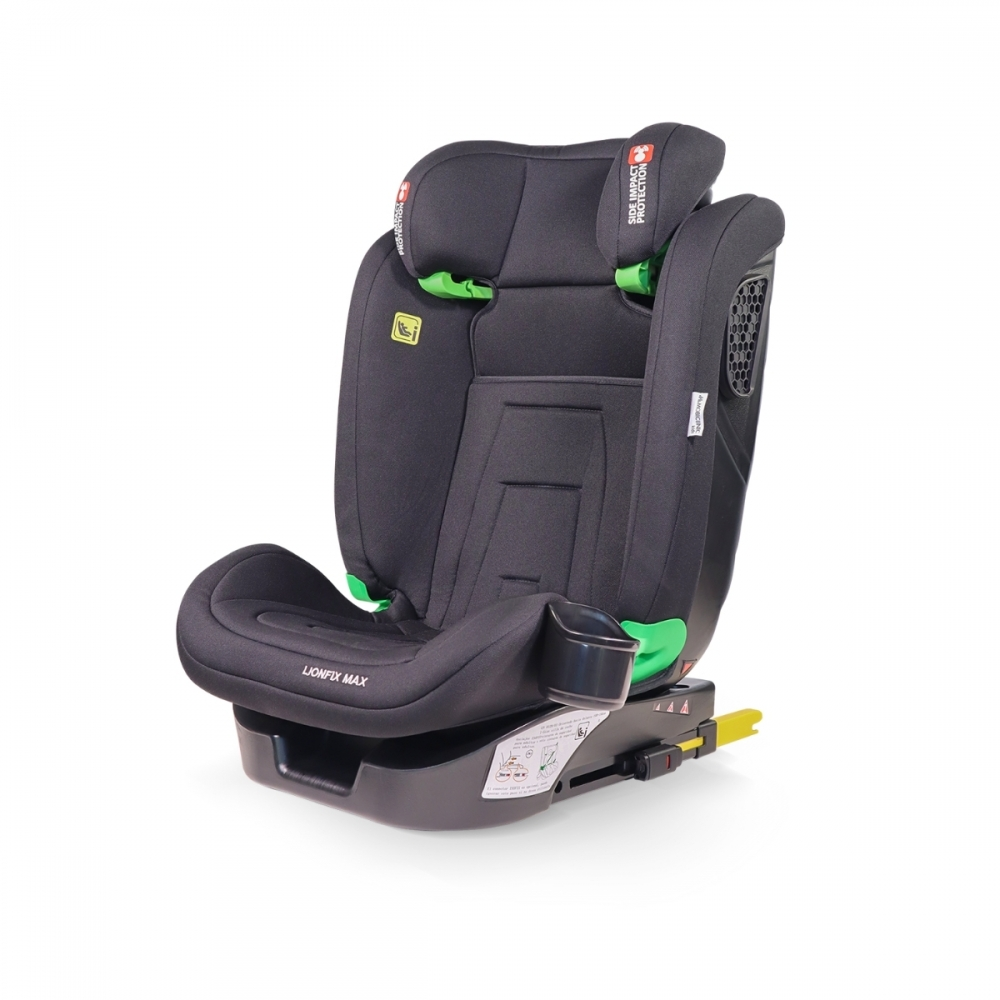 Silla de coche negra con detalles verdes y reposacabezas. Sobre fondo blanco.
