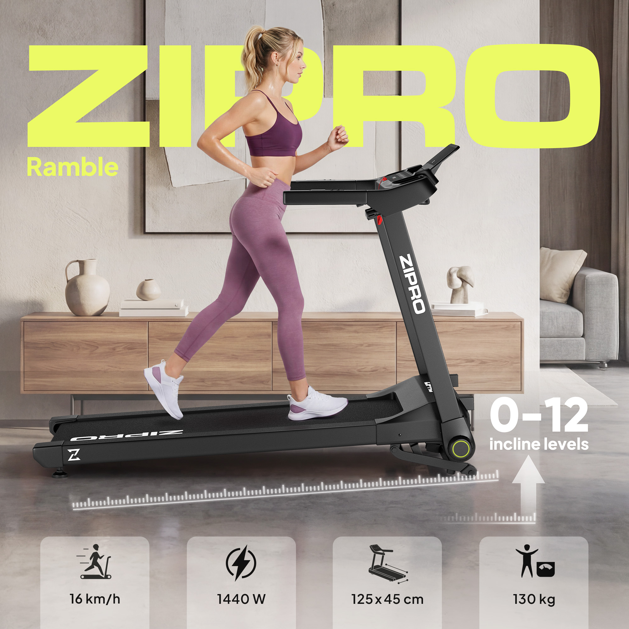 Una mujer corre en una cinta de correr en una sala de estar moderna con muebles.