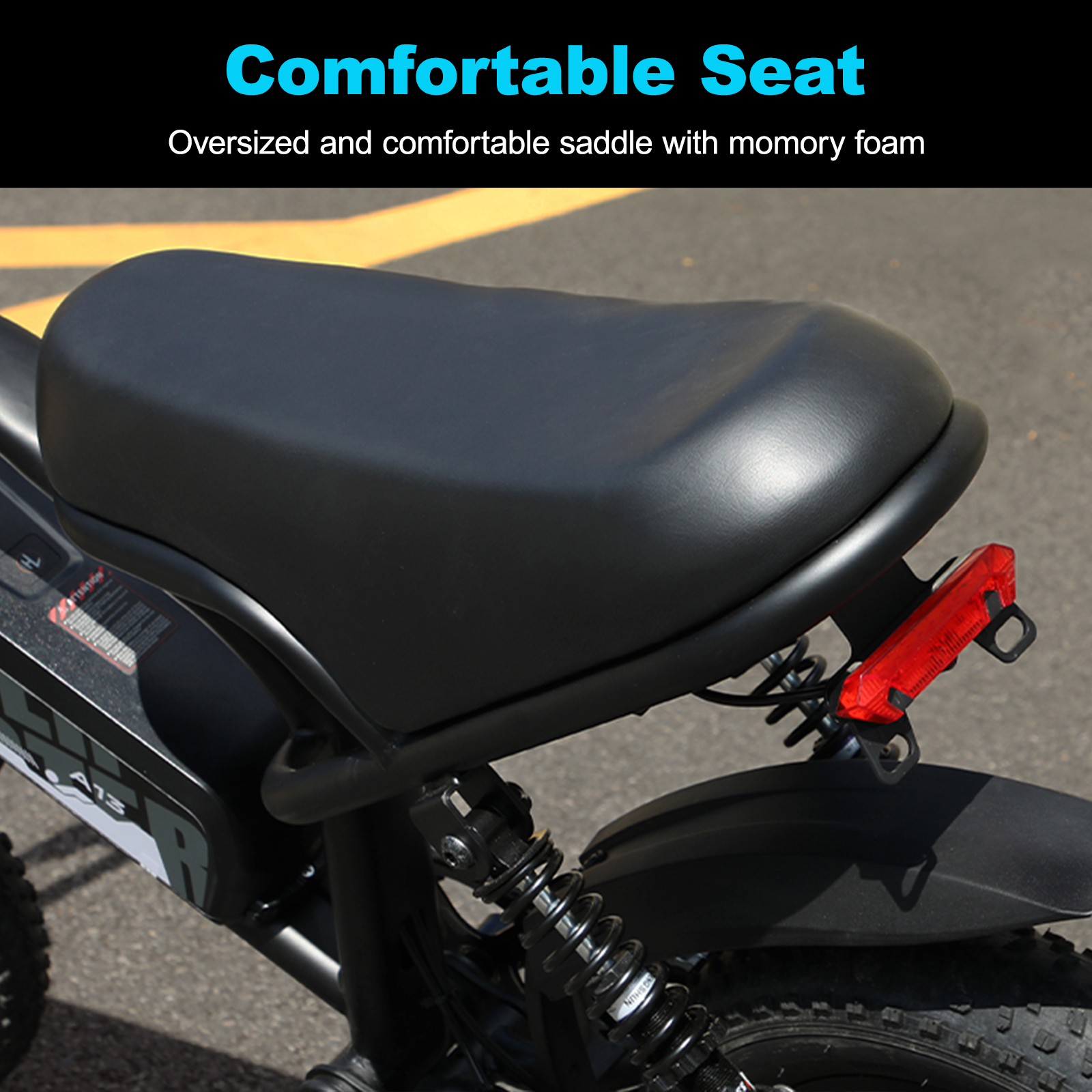 Wygodne czarne siodełko z tylnym światłem i amortyzacją na rowerze.