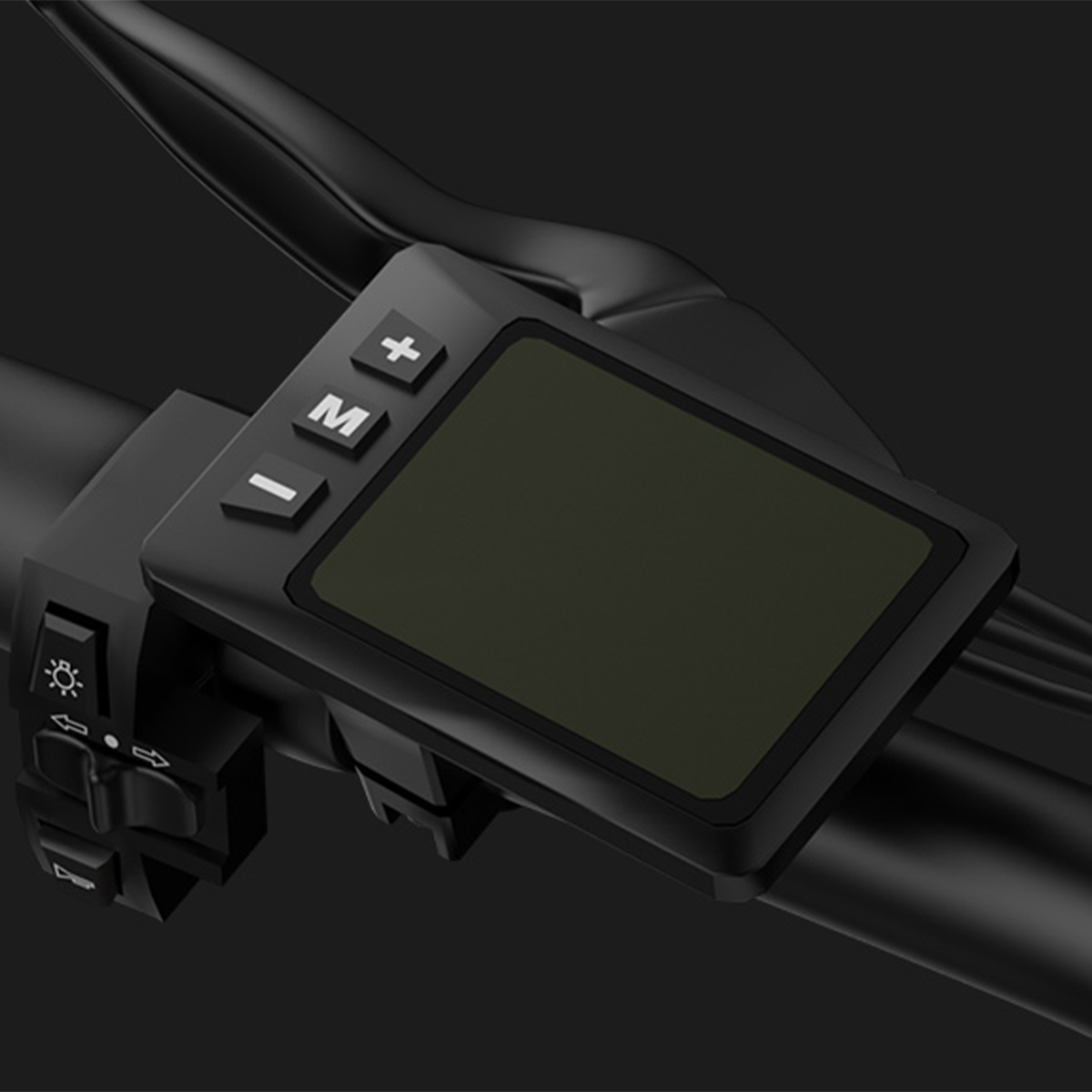 Zbliżenie wyświetlacza roweru elektrycznego z kontrolkami i kierownicą.