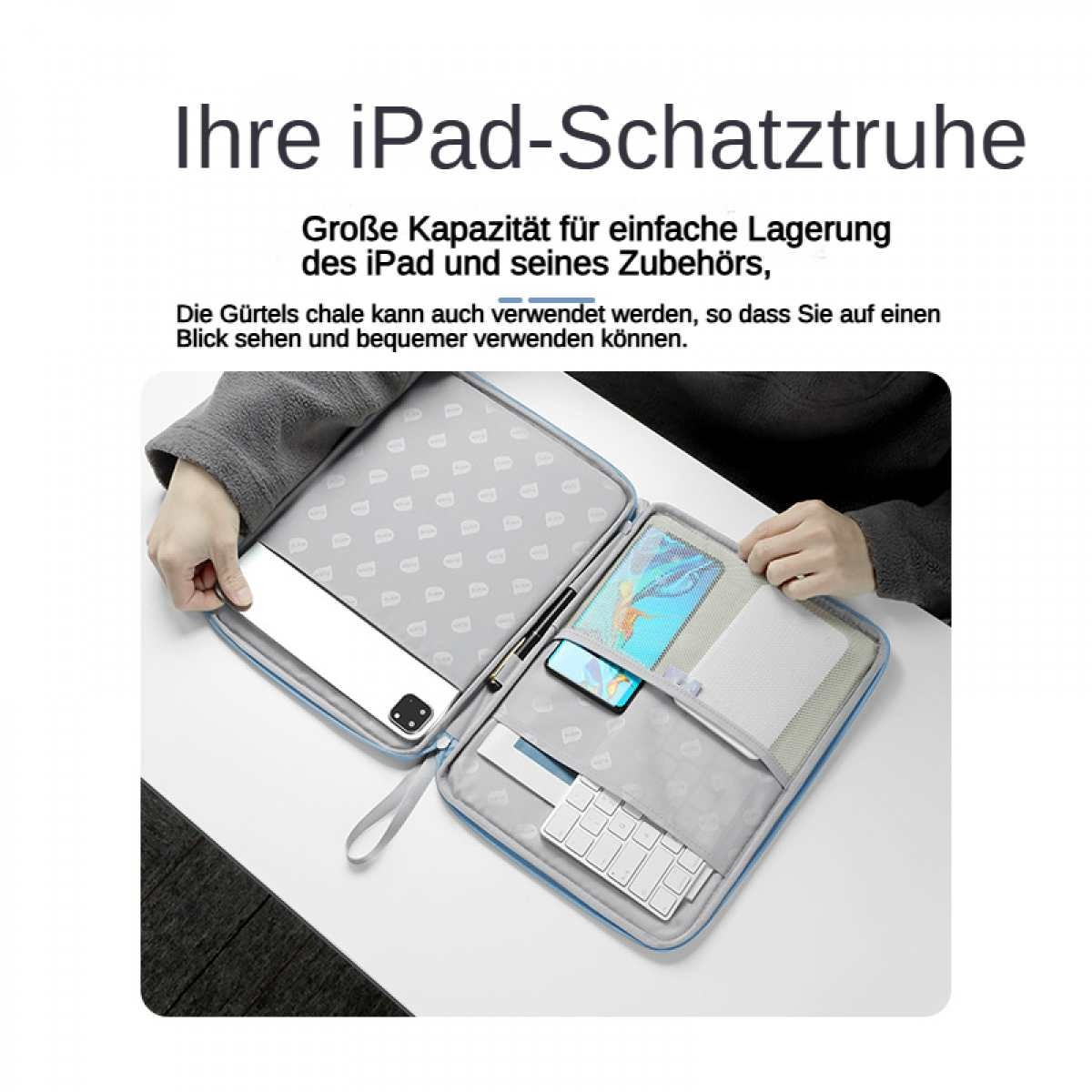 Person packt iPad und Zubehör in eine blaue Tasche mit Fächern für Tastatur und Stifte.