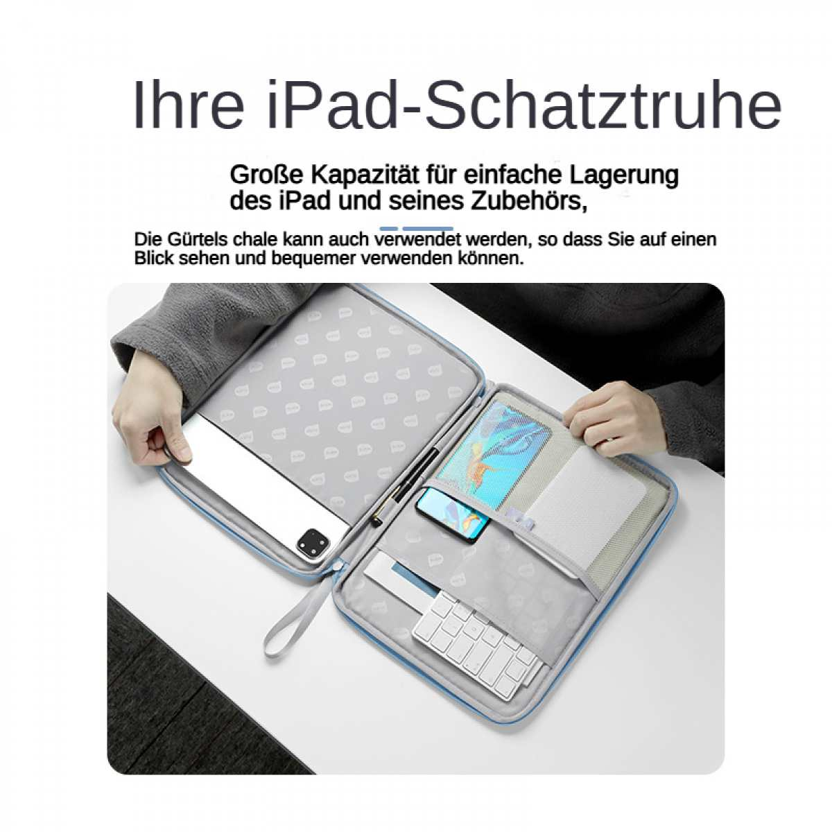 Eine Person legt ein iPad in eine blaue Tasche mit Fächern für Zubehör.