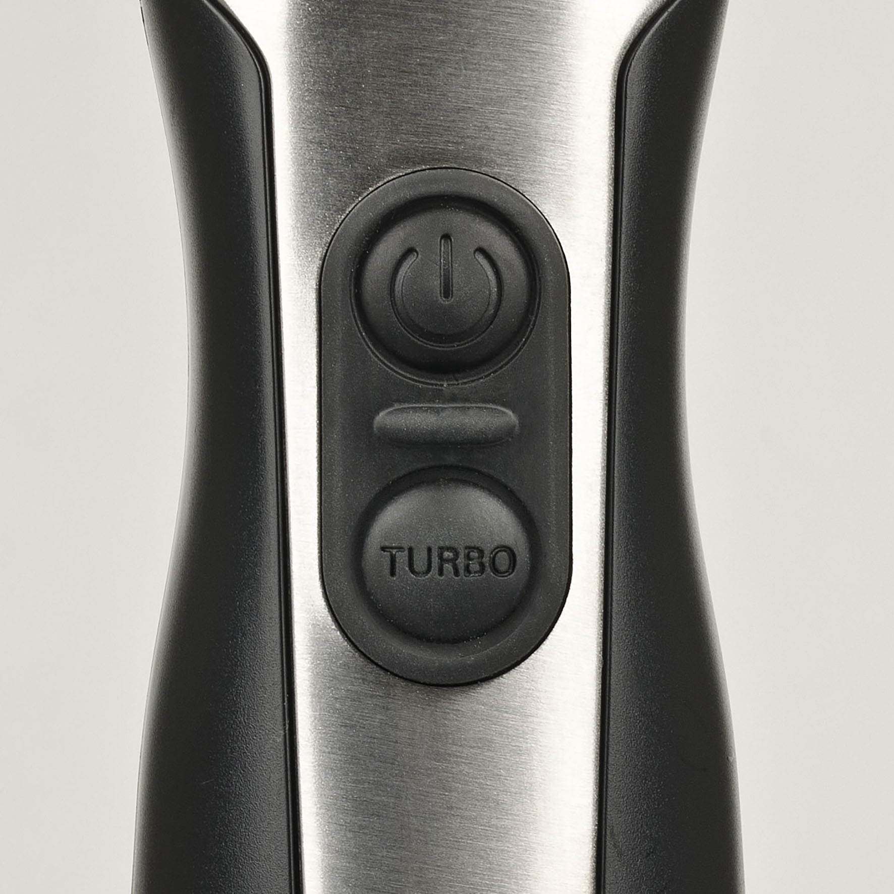 Zbliżenie na uchwyt blendera z przyciskami zasilania i turbo.