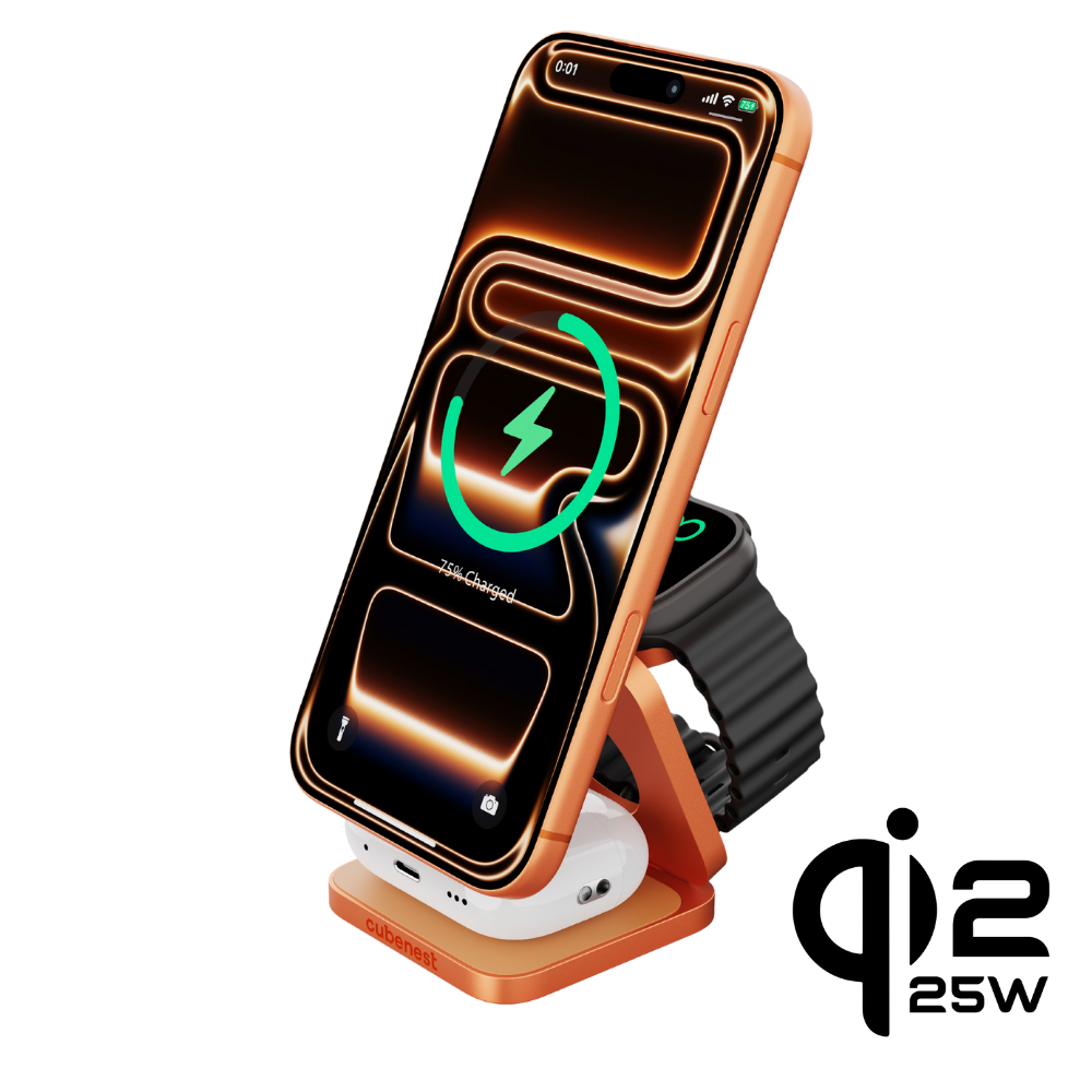 Ein oranges Ladestativ mit einem iPhone, einer Apple Watch und AirPods.