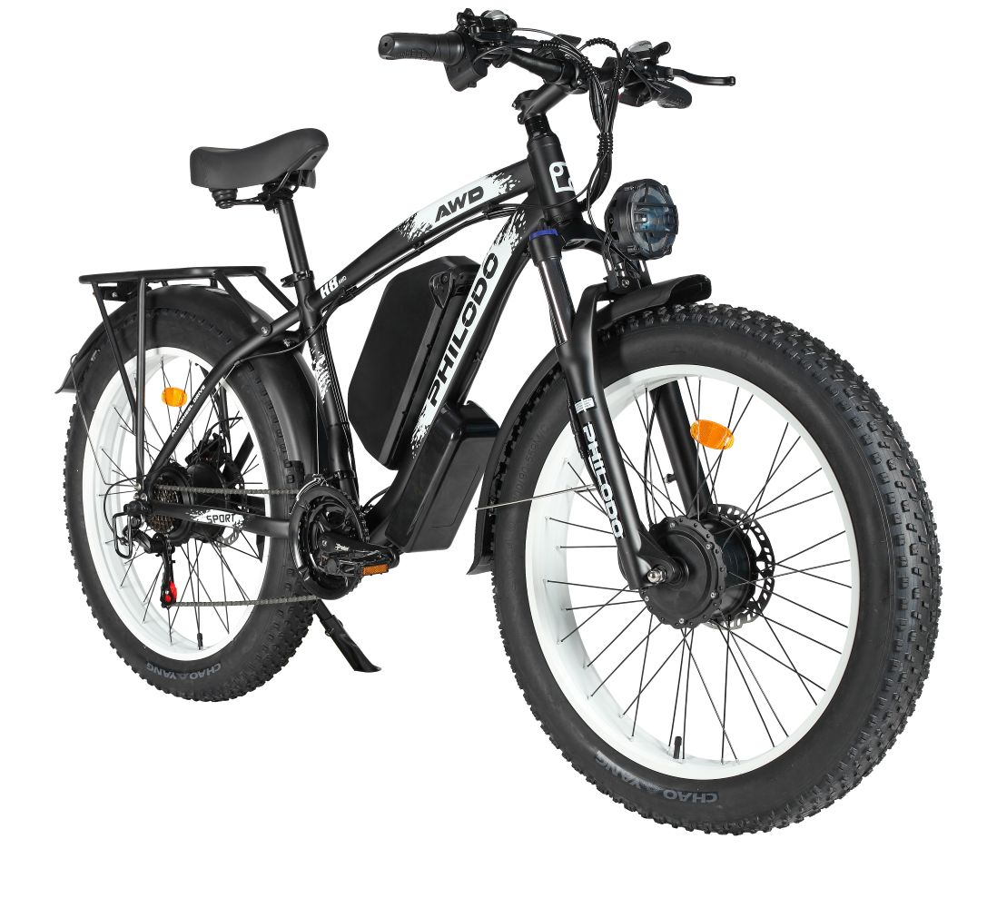 Bicicletta elettrica nera con pneumatici larghi, forcella ammortizzata e portapacchi.