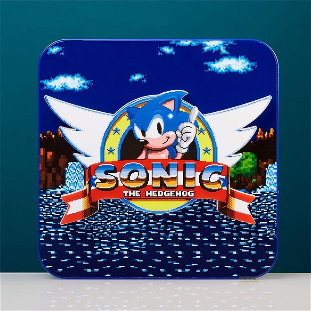 Sonic the Hedgehog mit Flügeln und dem Spieltitel auf einem blauen Hintergrund.