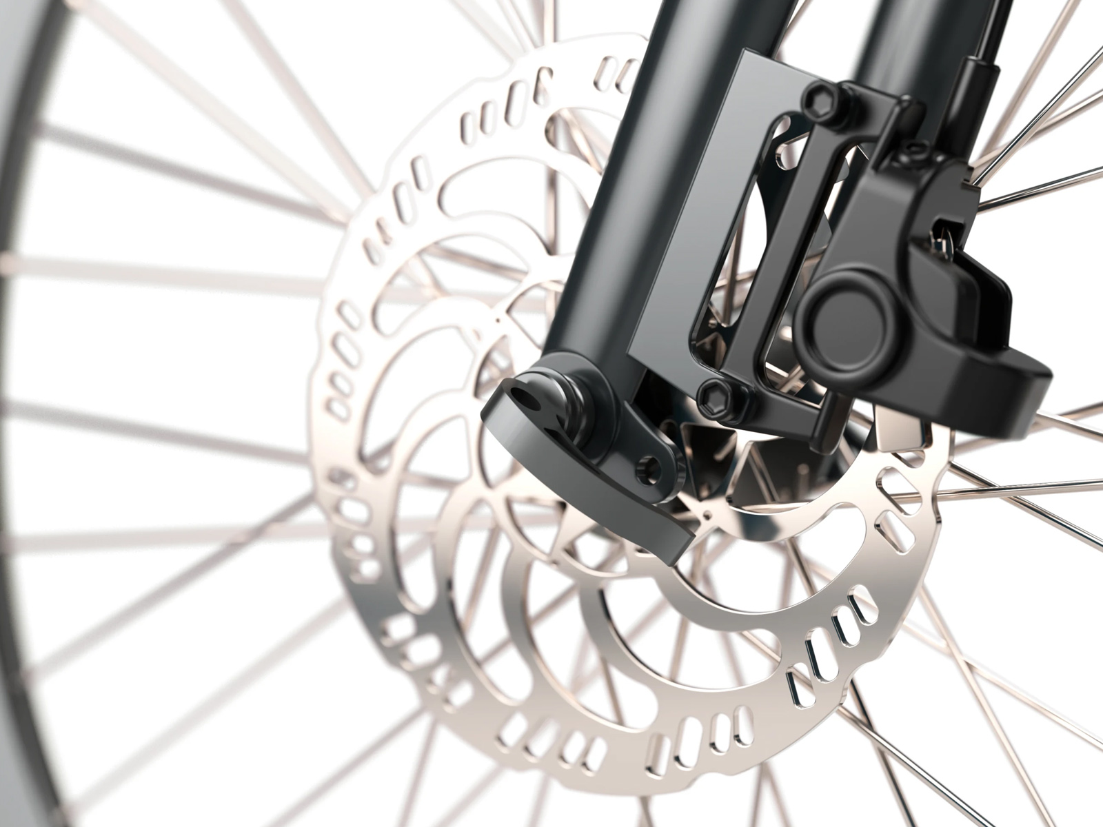 Nahaufnahme einer Fahrradscheibenbremse mit silberner Scheibe und schwarzem Bremssattel.