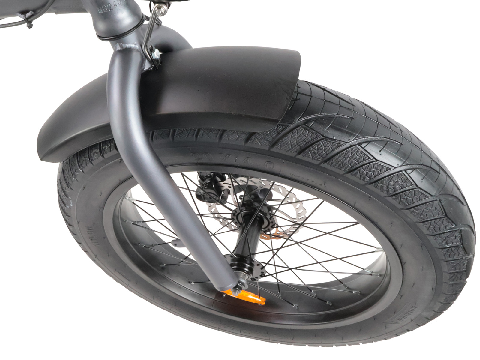 Grijs fietsframe met zwart spatbord en brede band.