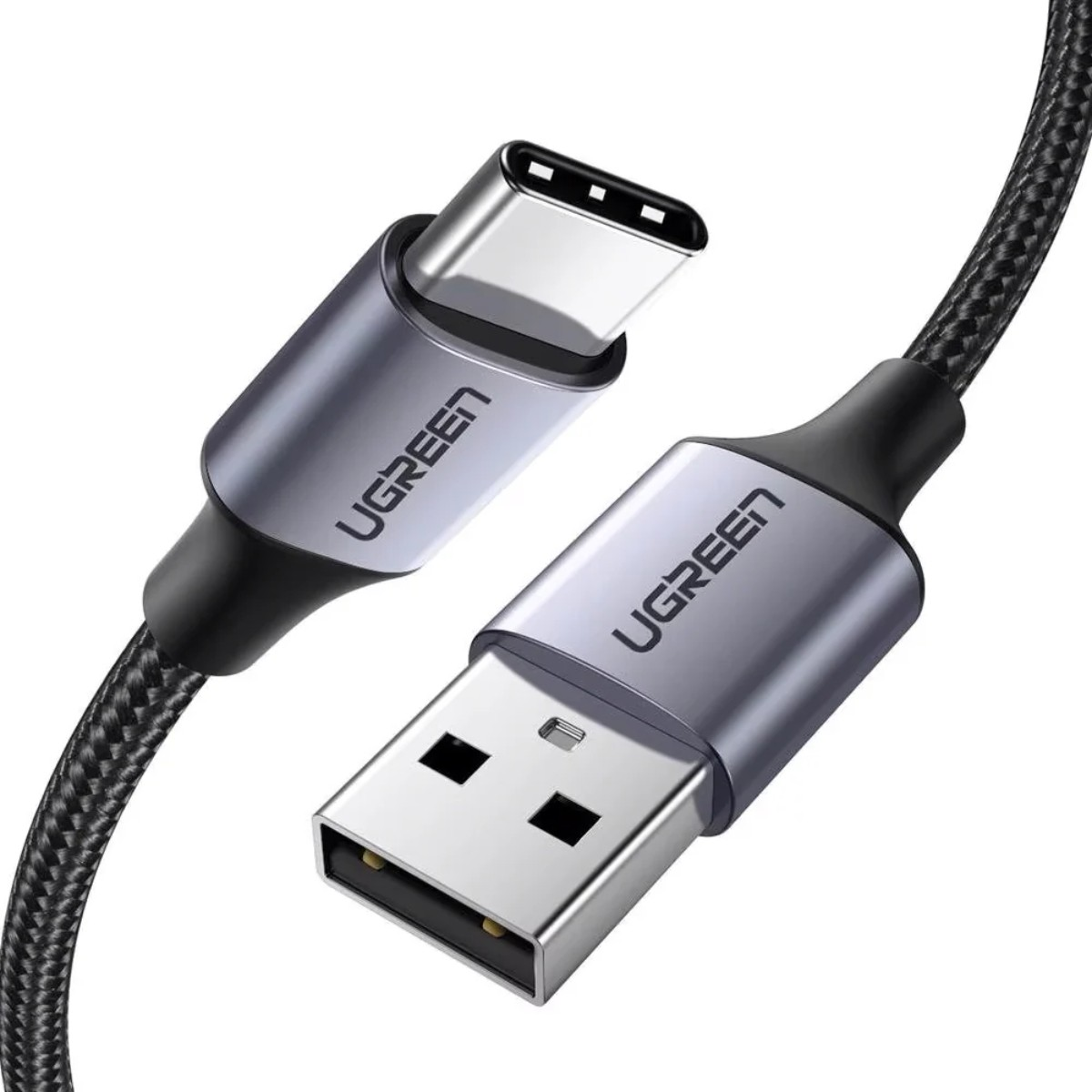 Un cavo da USB-A a USB-C grigio con treccia nera e connettori argentati.