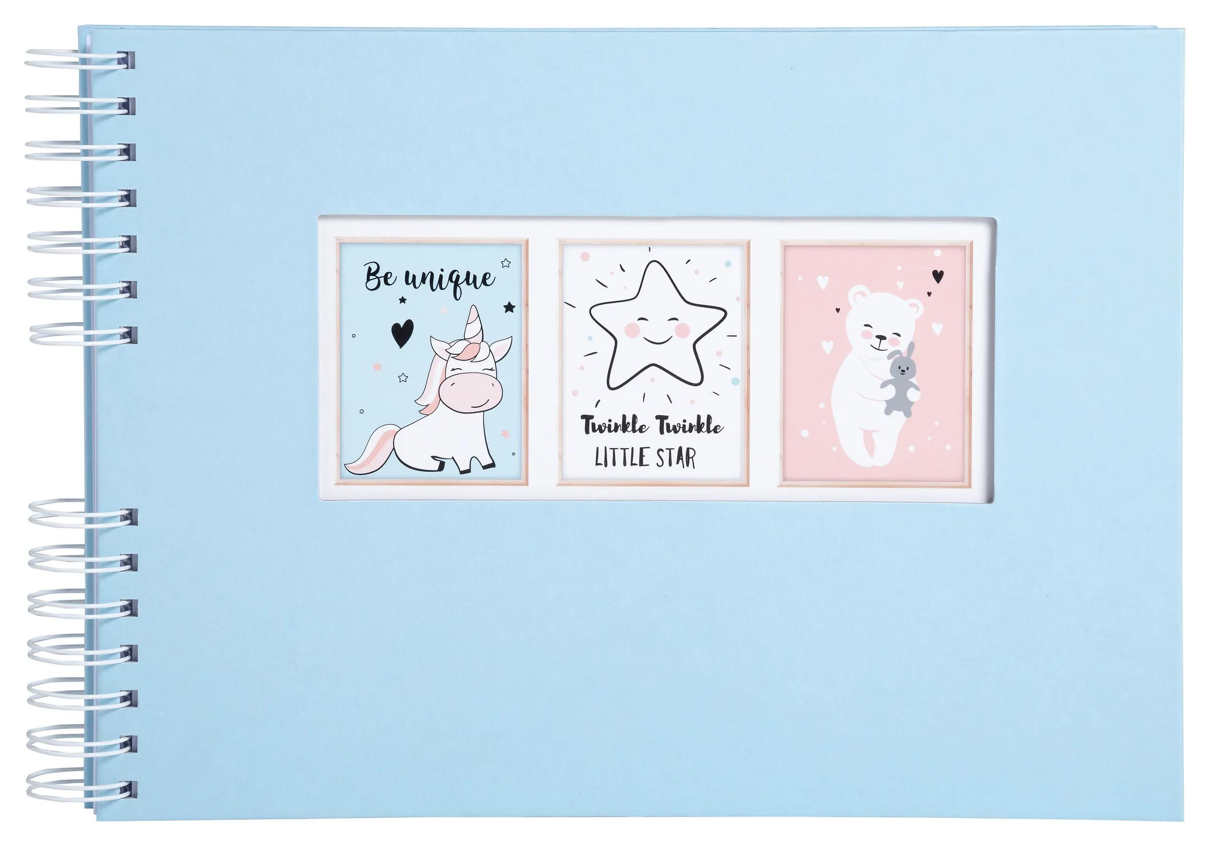 Un álbum azul claro con tres imágenes: un unicornio, una estrella y un oso con un conejito.