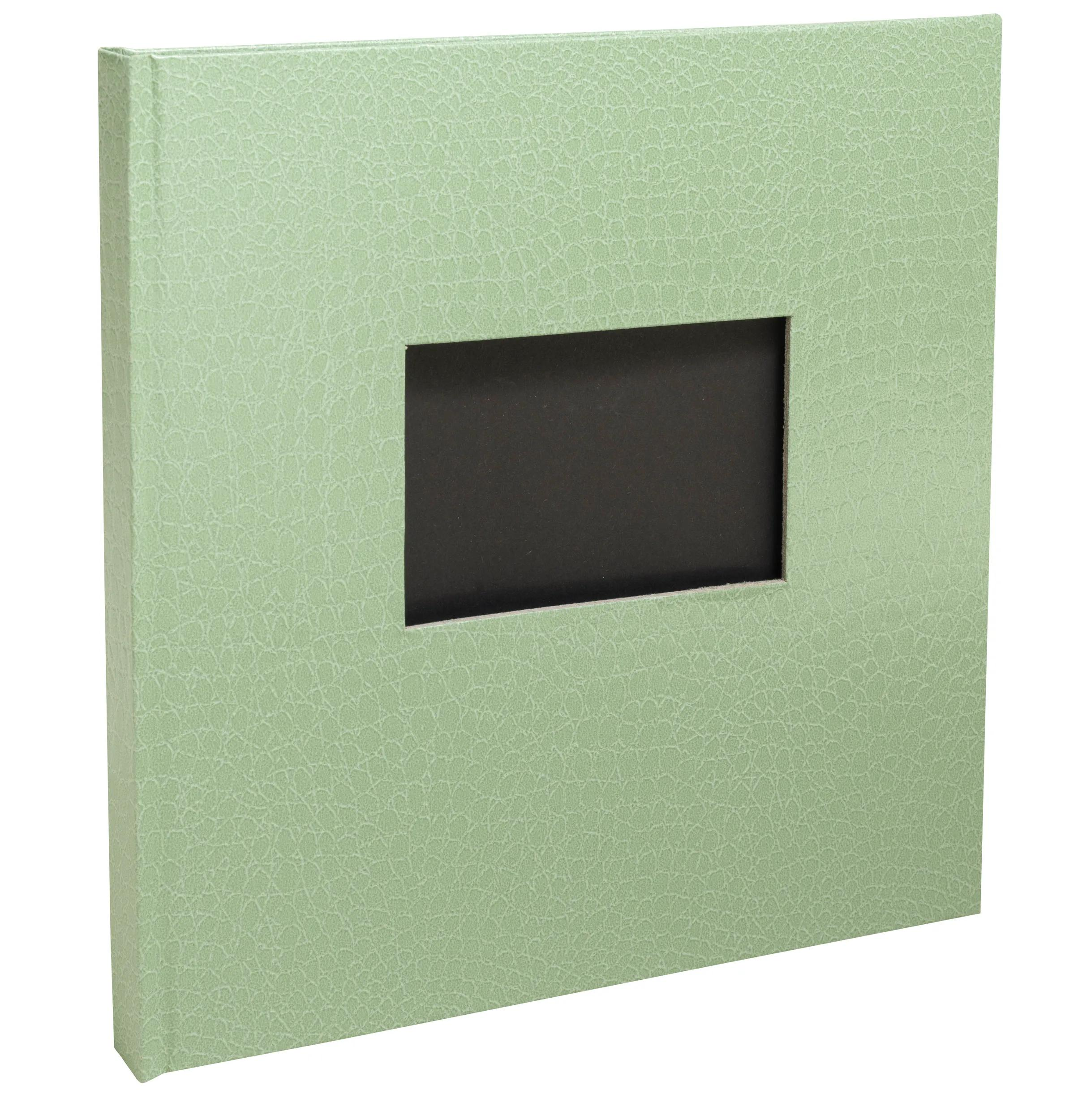 Libro verde claro con portada texturizada y ventana negra.