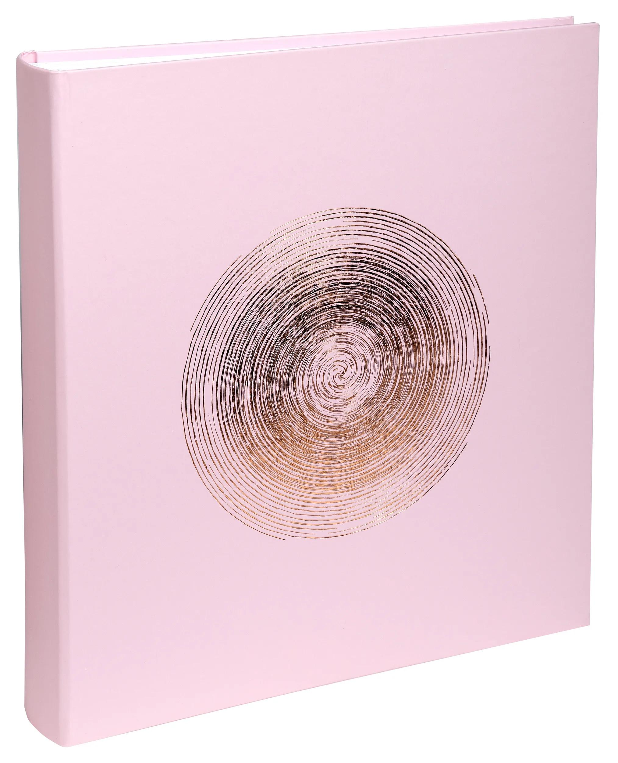 Un libro rosa claro con un patrón de espiral dorado en la cubierta.