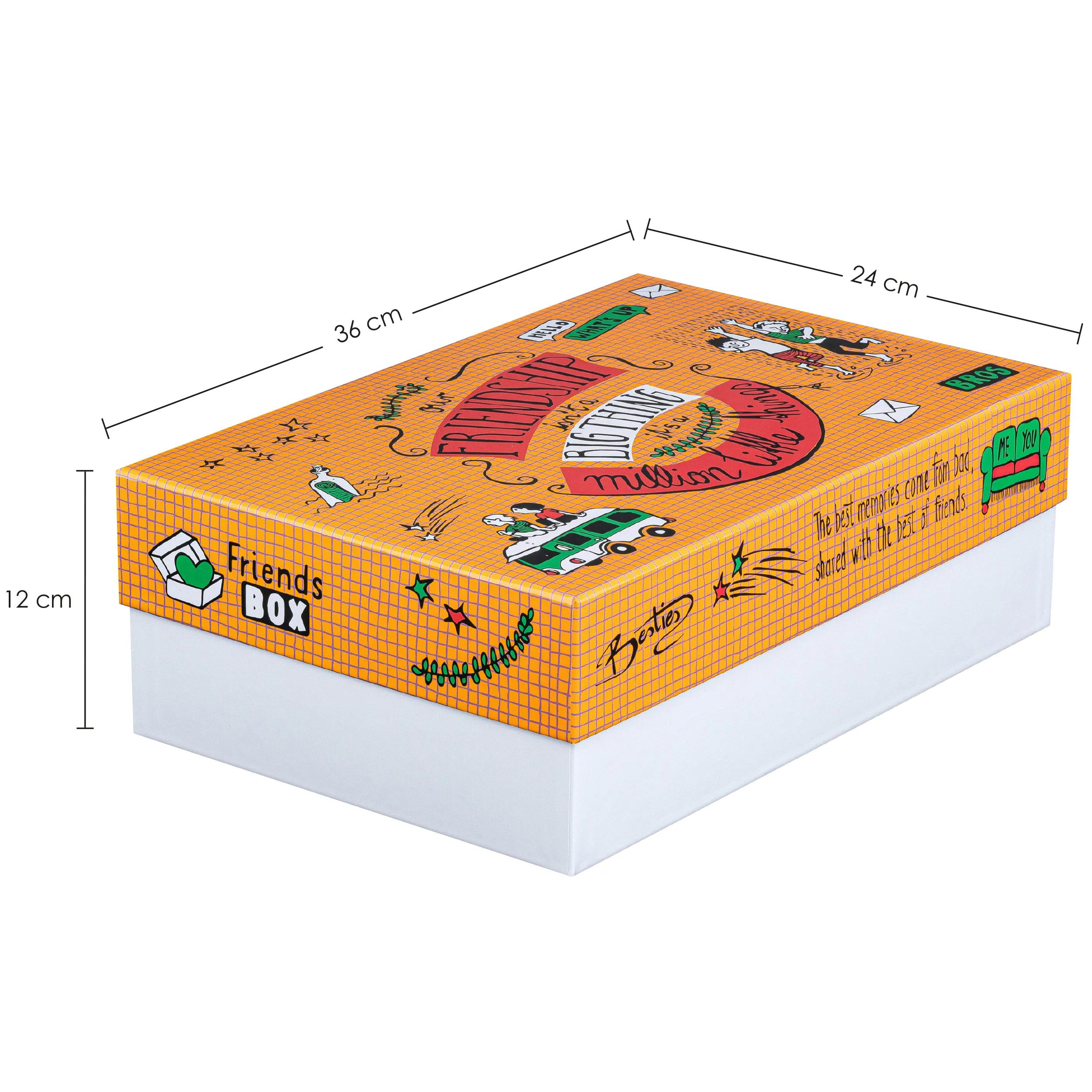 Una caja naranja a cuadros 'Friends BOX' de 36x24x12cm.