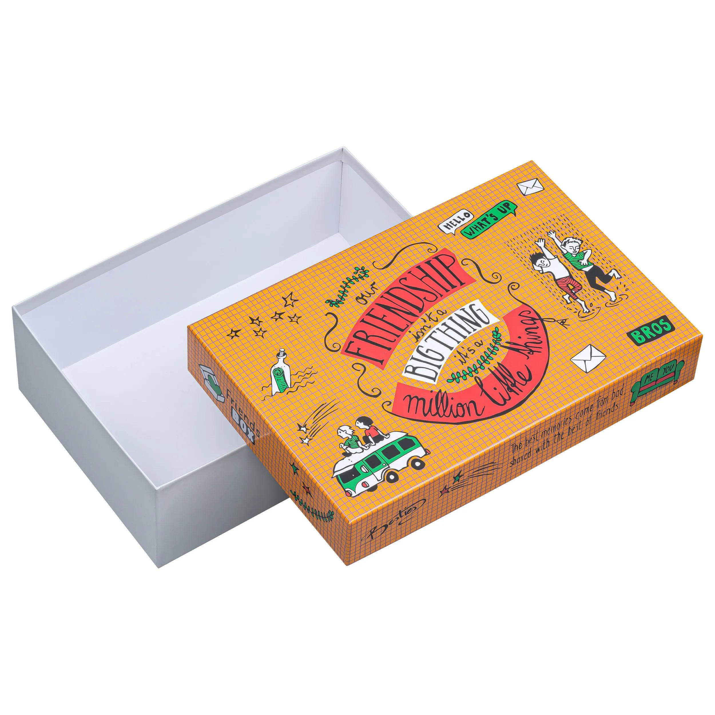 Una caja de regalo temática de amistad con ilustraciones coloridas de amigos y una furgoneta.