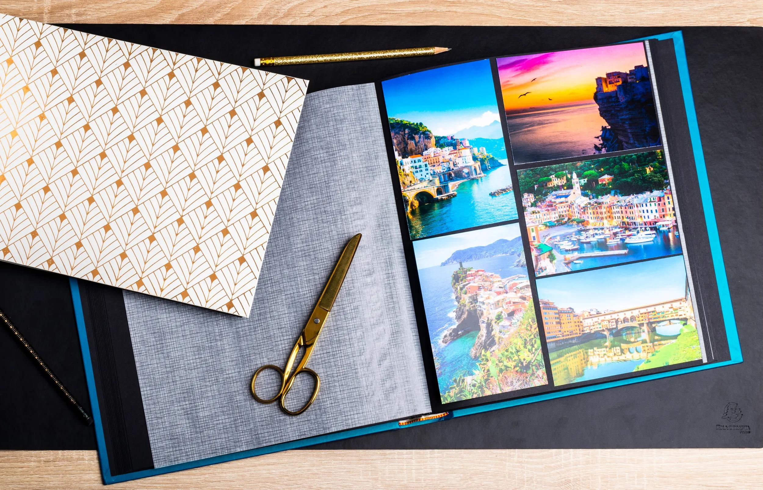 Un álbum de fotos abierto que muestra postales de ciudades italianas y tijeras doradas.