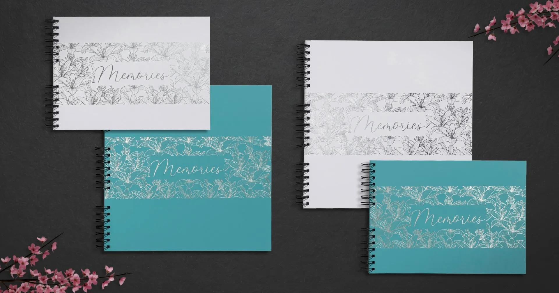 Dos cuadernos con estampado floral y la palabra 