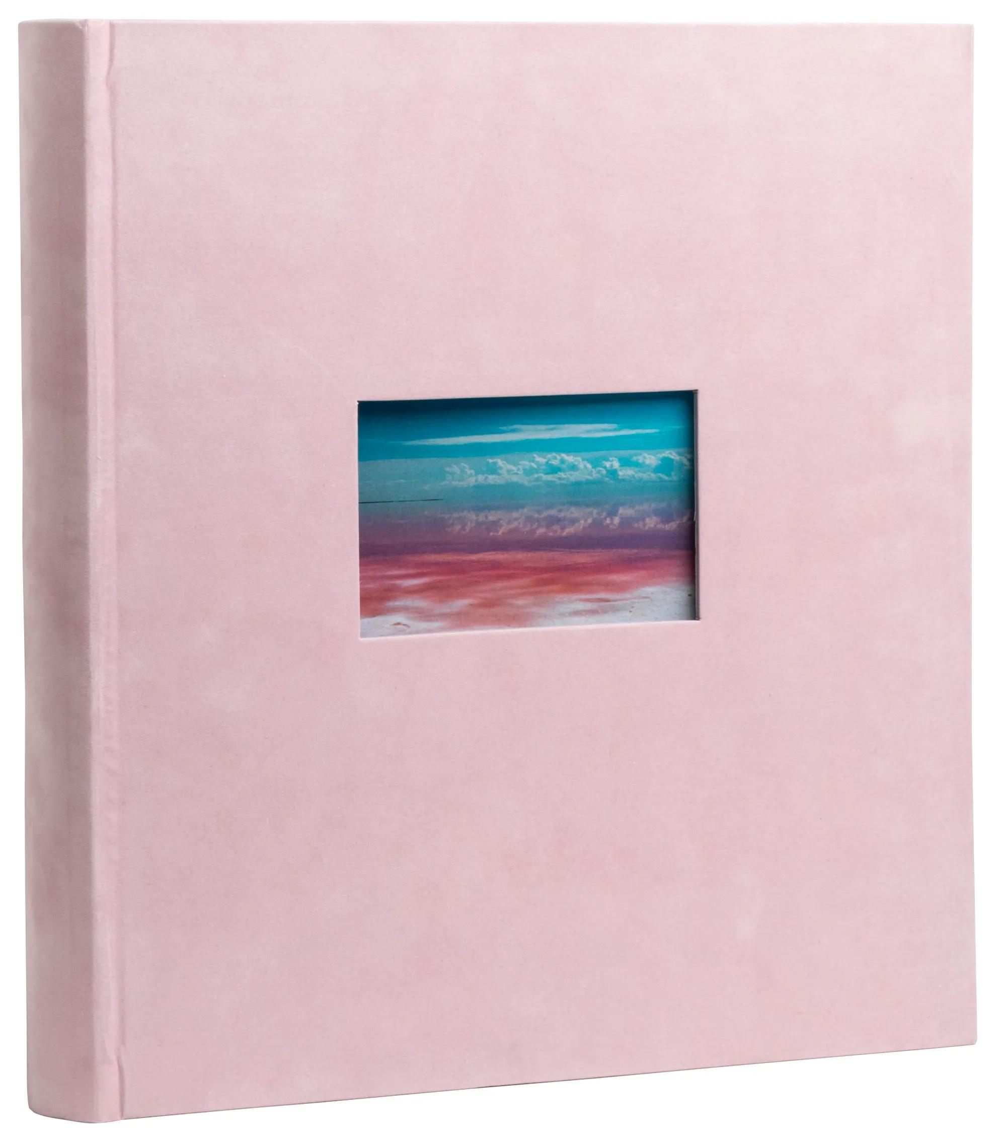 Un libro rosa con un recorte rectangular que muestra un cielo rosa y azul.