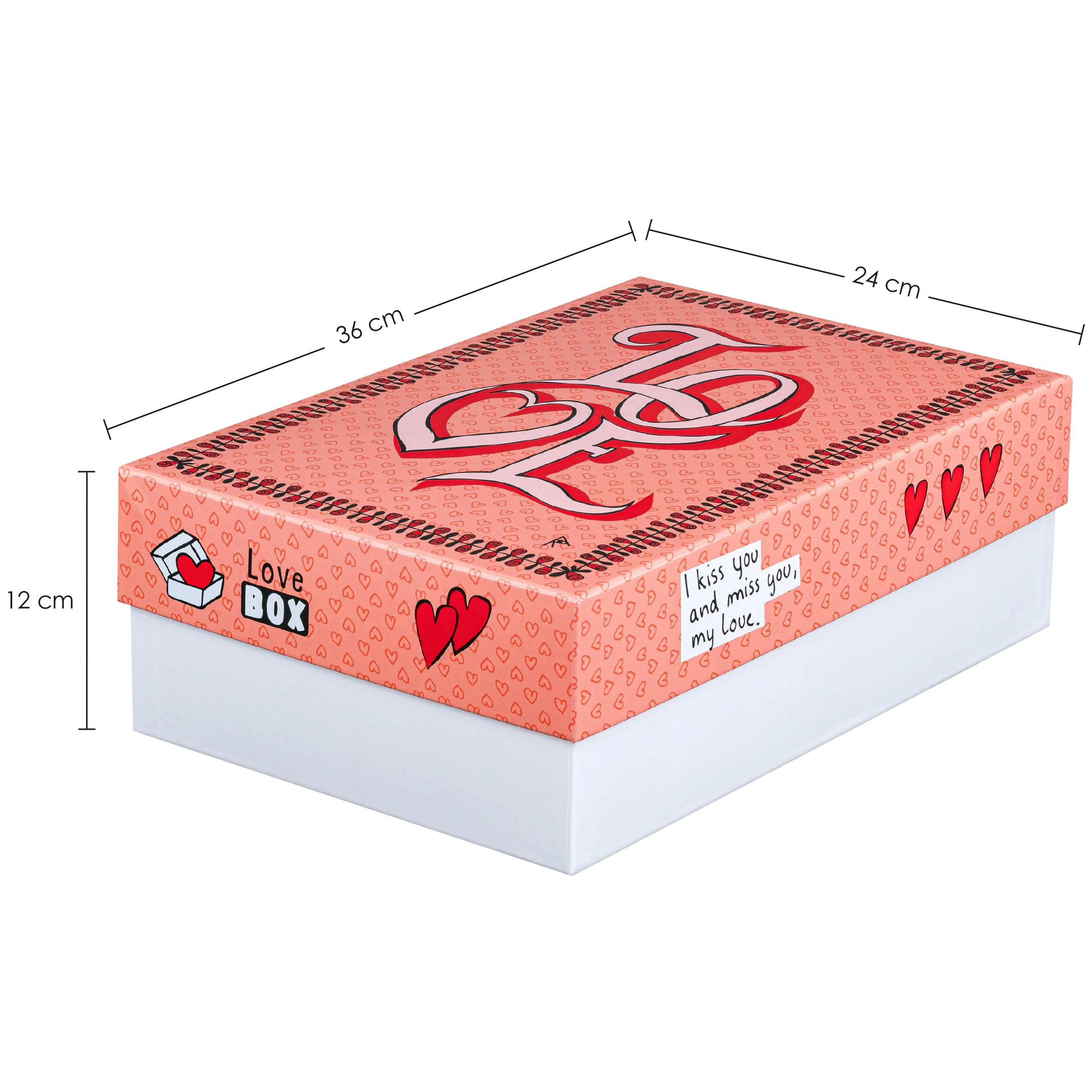 Una caja rosa con corazones y el texto 'Love Box'.