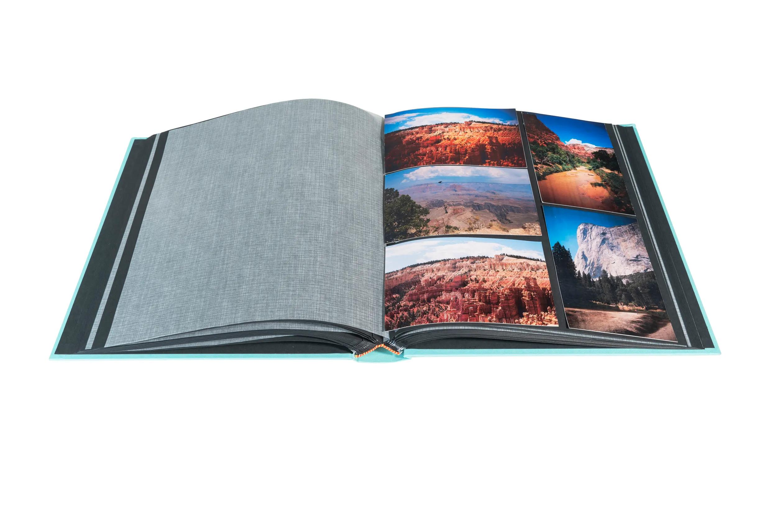 Un álbum de fotos abierto con fotos de paisajes a la derecha.