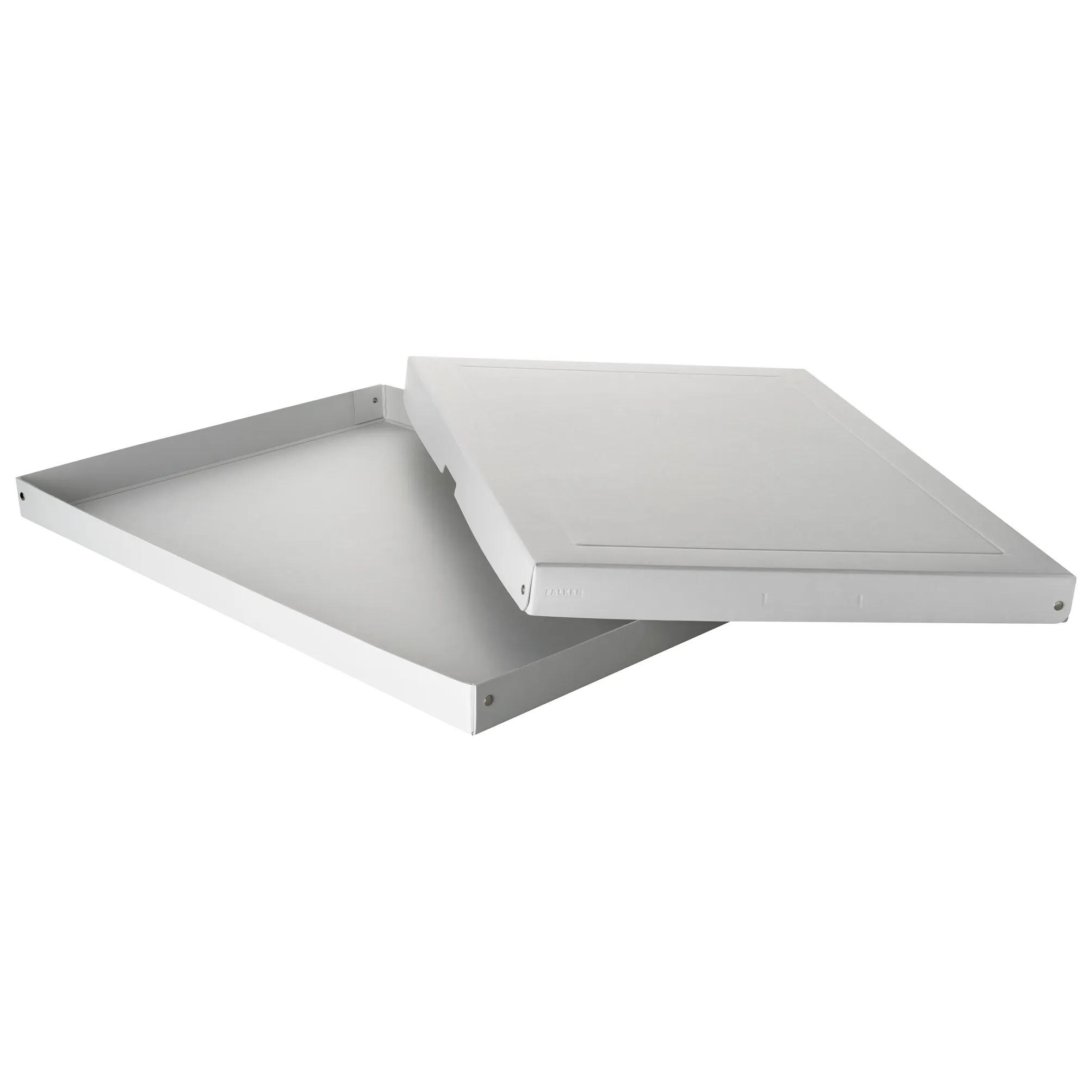Una bandeja metálica rectangular con su tapa, ambas en gris.