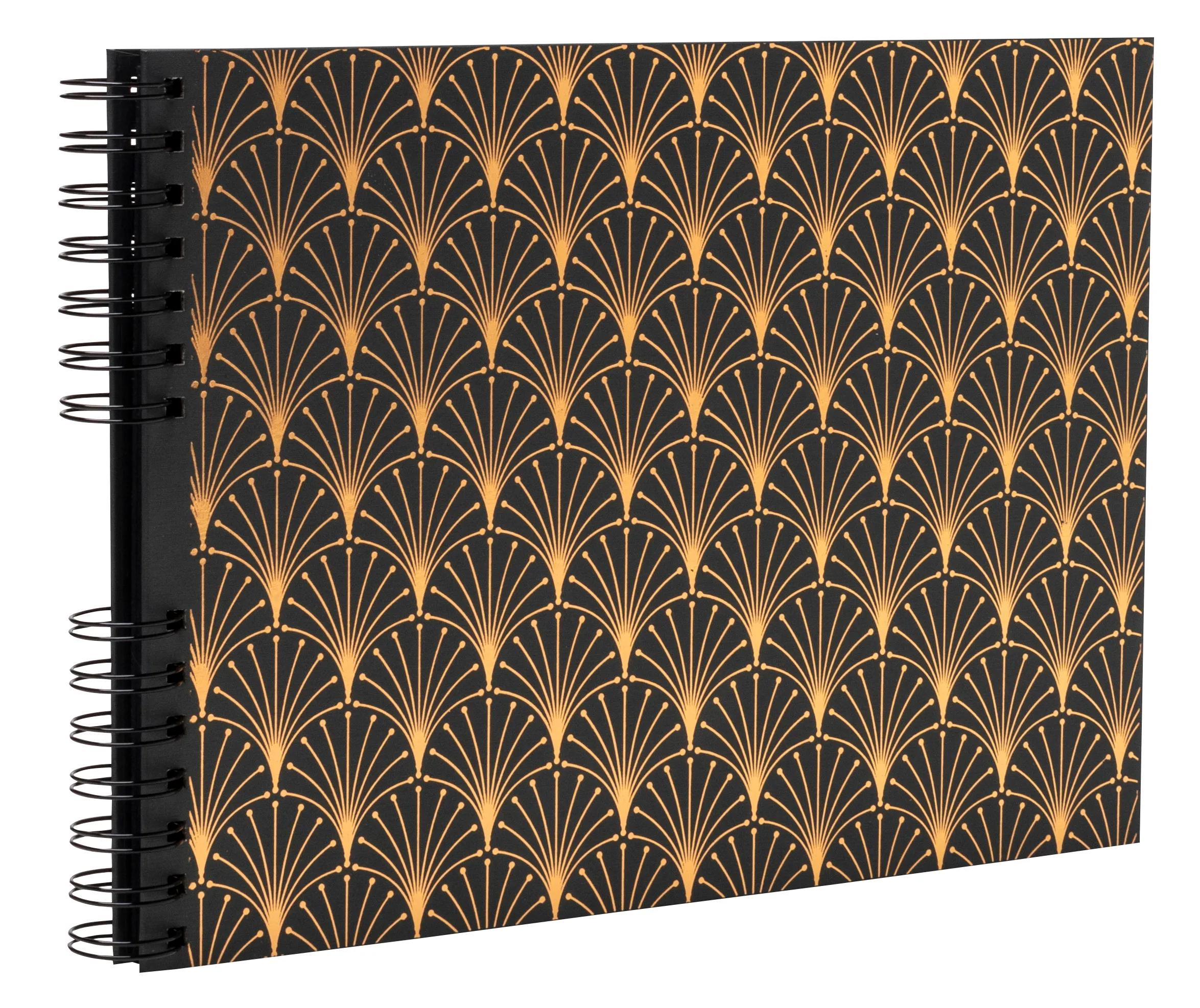 Cuaderno negro con patrón de abanico dorado y espiral.