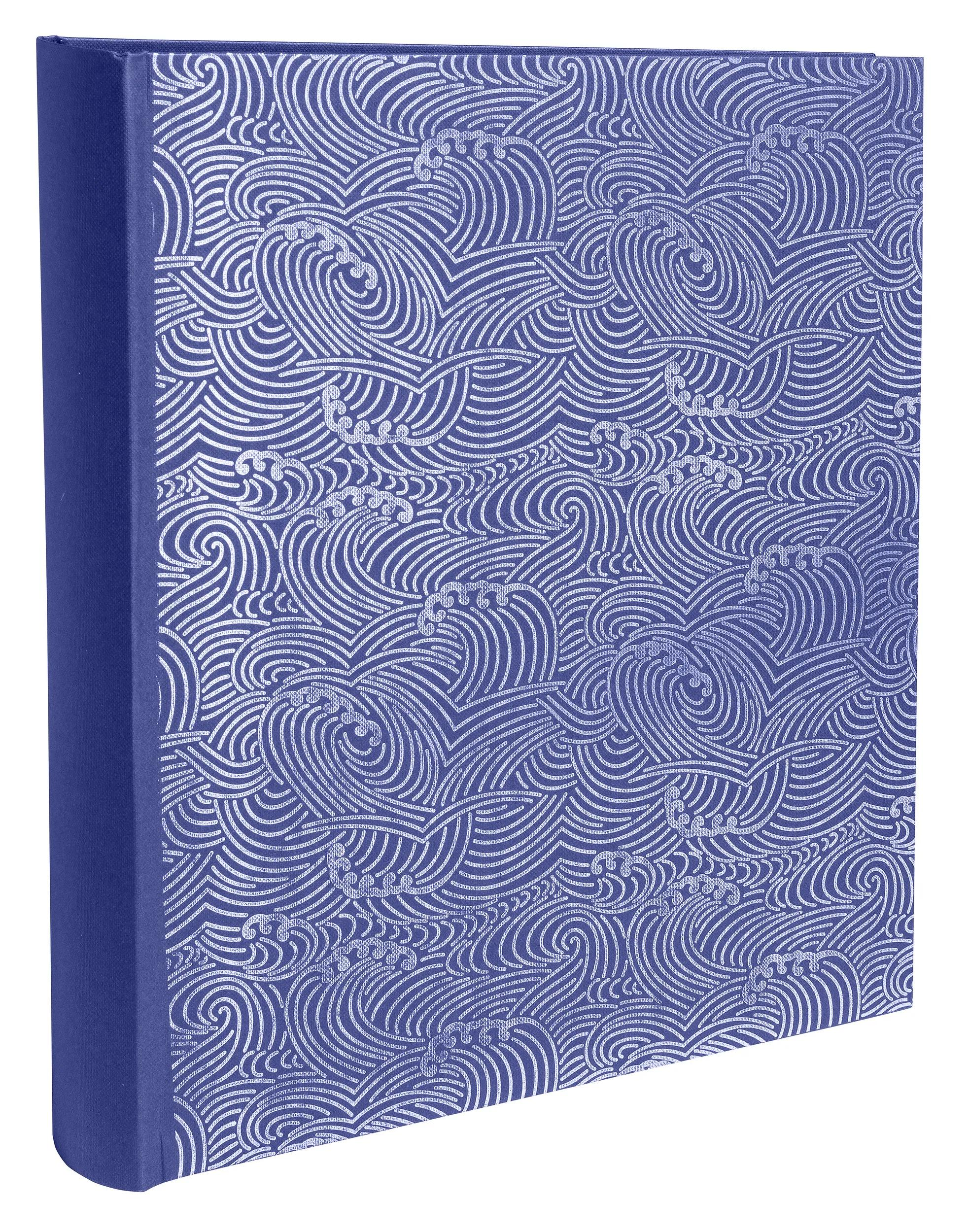 Una cubierta de libro azul con un patrón de olas plateadas.
