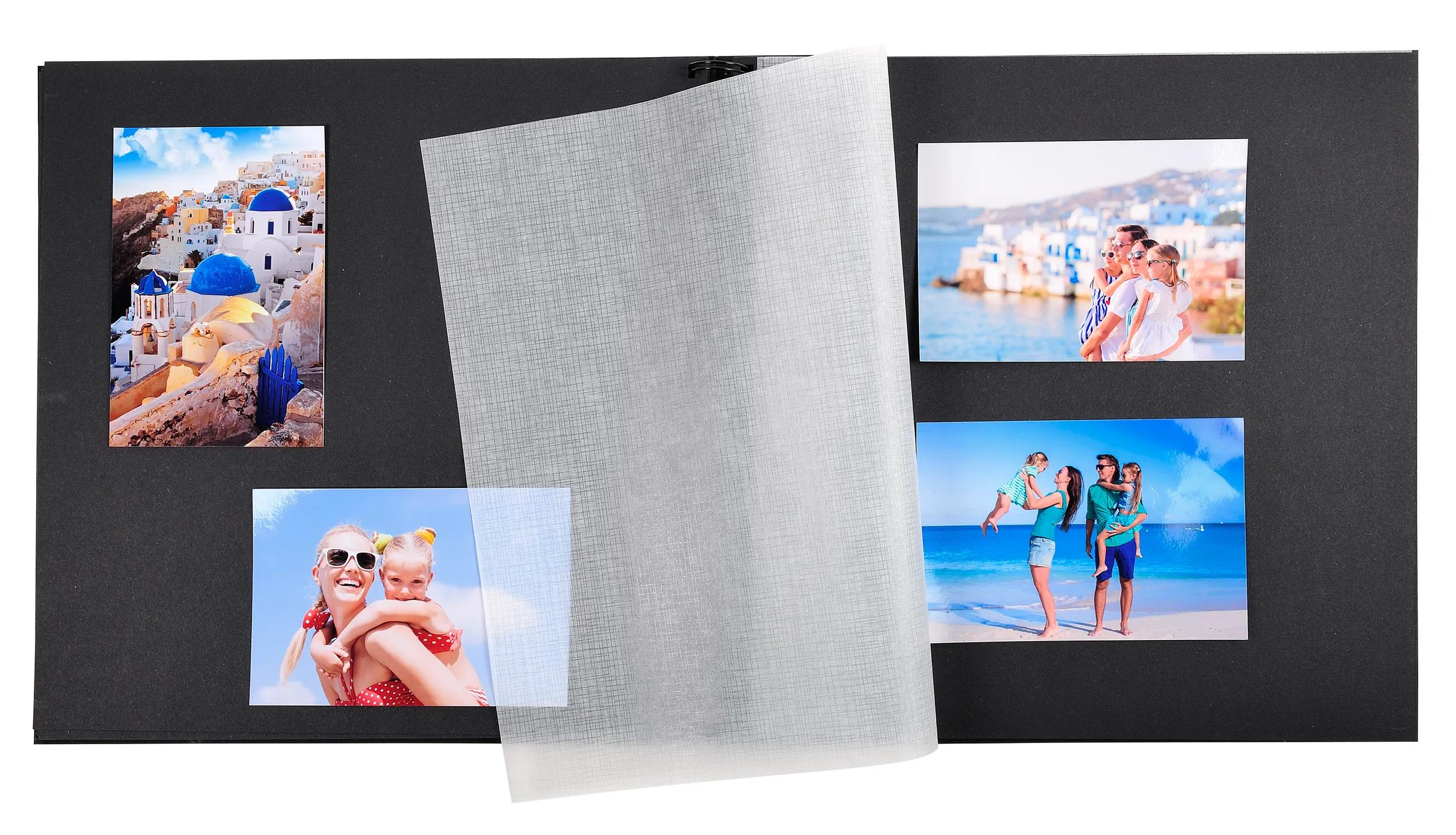 Fotos de Santorini, una familia en la playa y una mujer con un niño sobre fondo negro.