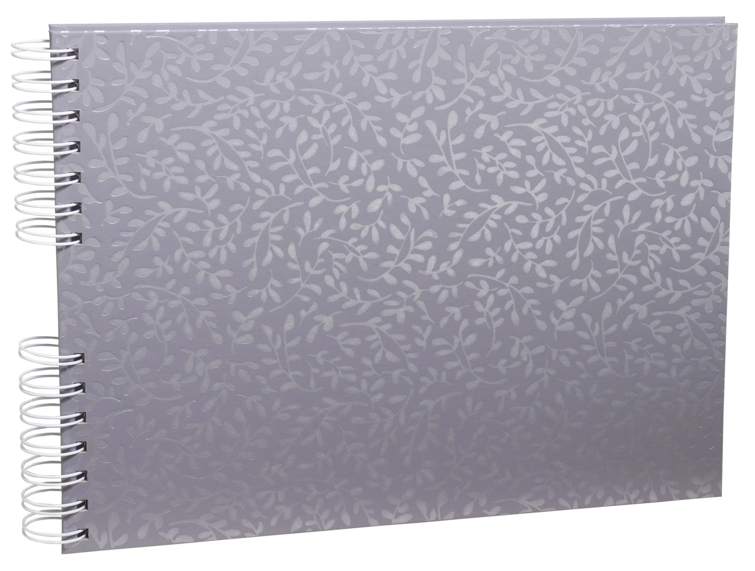 Un cuaderno morado con estampado de hojas y espiral blanca.