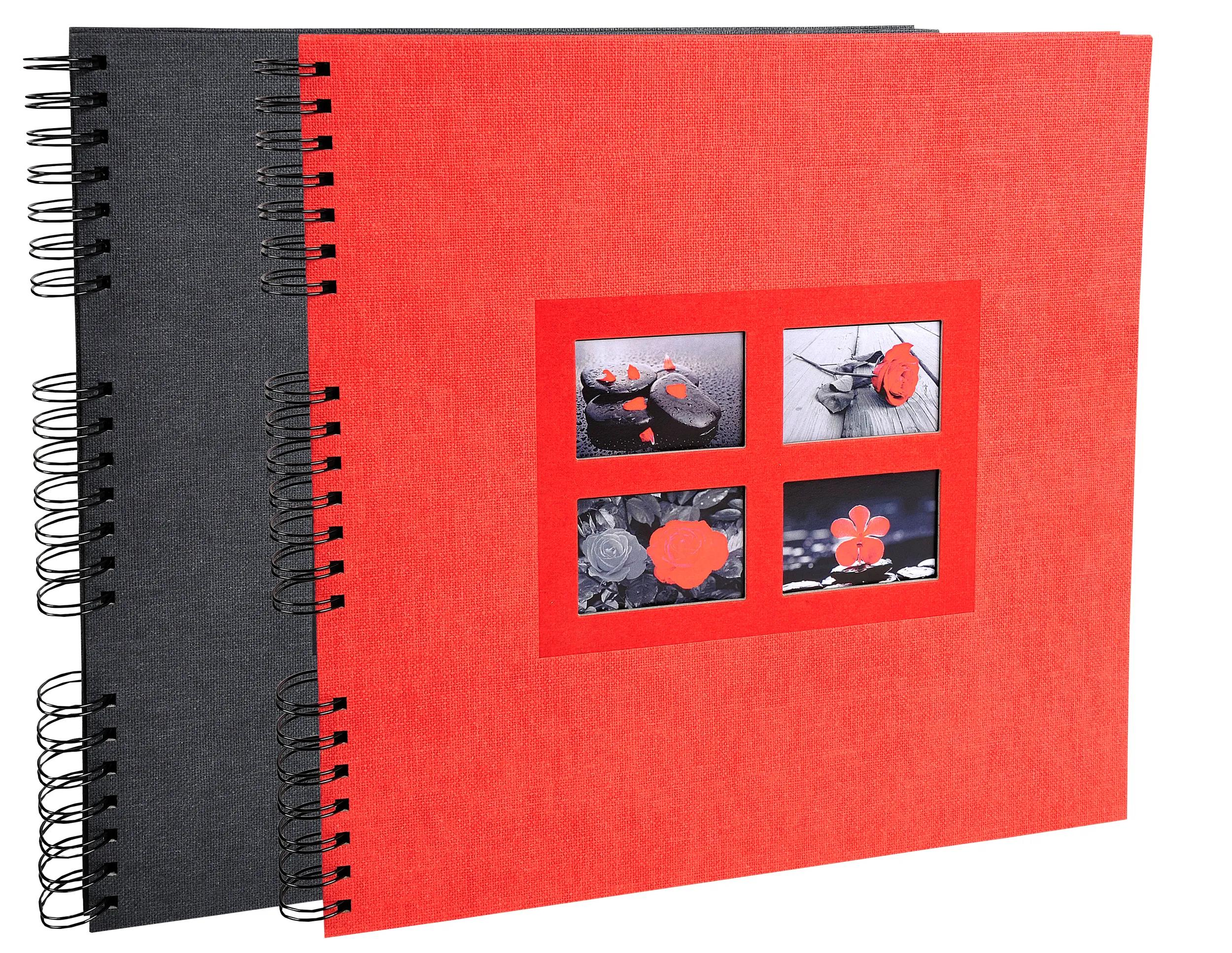 Dos álbumes de fotos con espiral, uno negro, uno rojo con cuatro recortes.