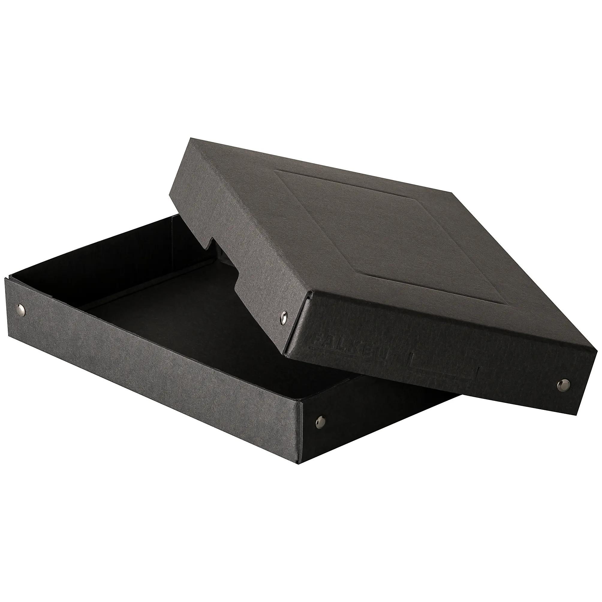 Una caja rectangular oscura con la tapa abierta y doblada hacia atrás.