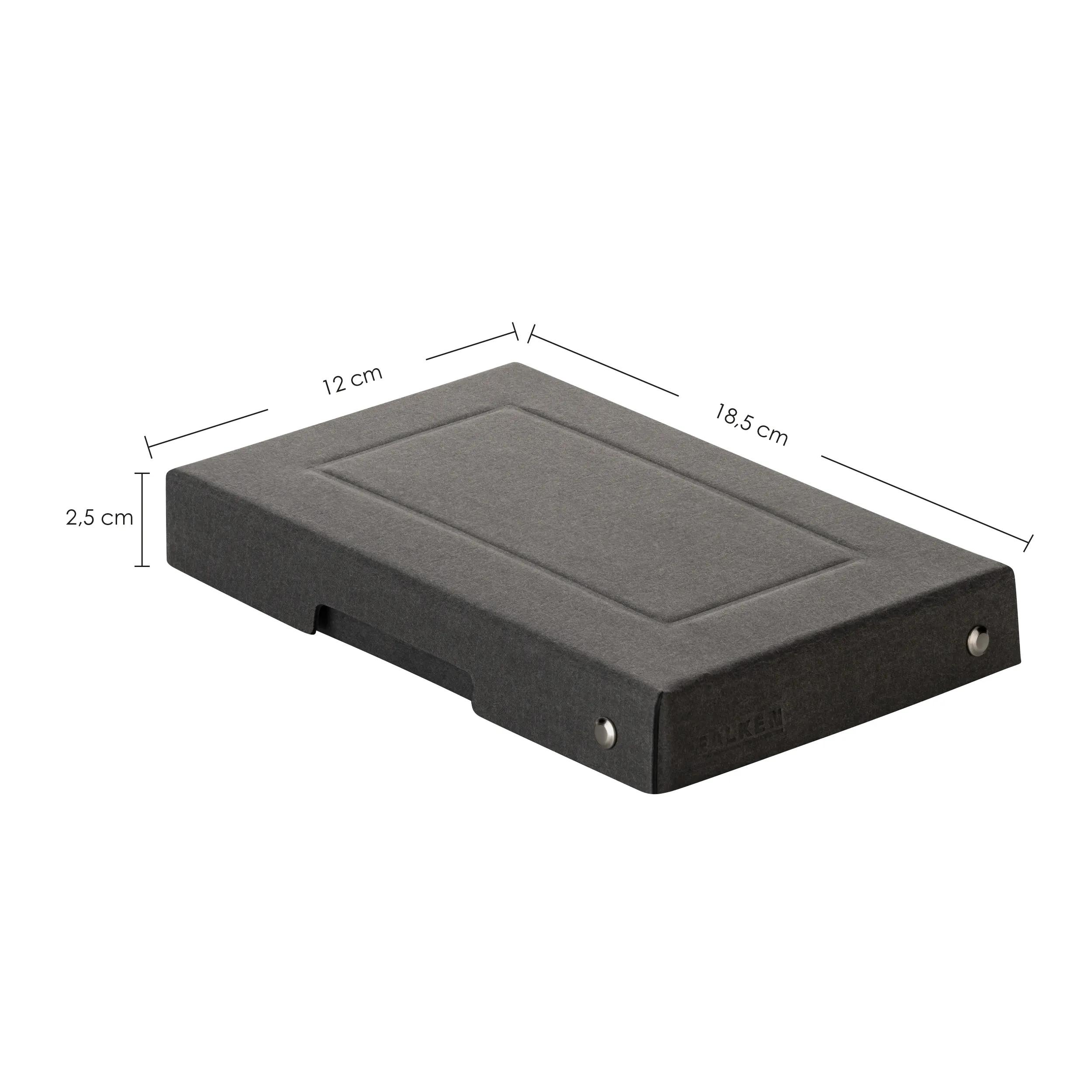Caja rectangular gris oscuro de 18,5x12x2,5 cm.