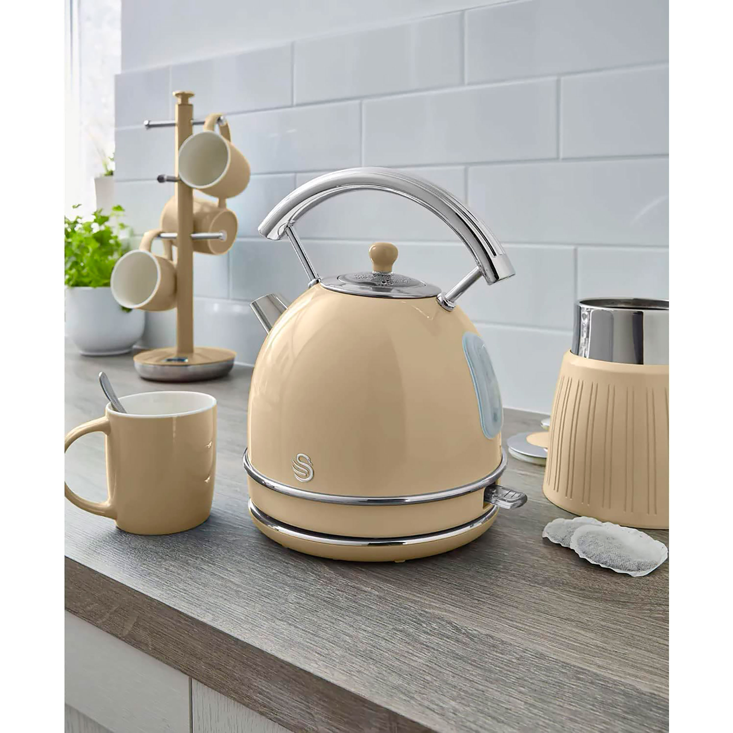 Swan Retro Electric Kettle 1.8 Litres, Vintage Design, Automatic Shut-Off Strix Controller, Wireless, BPA Free Stainless Steel, 3000 W, Cream