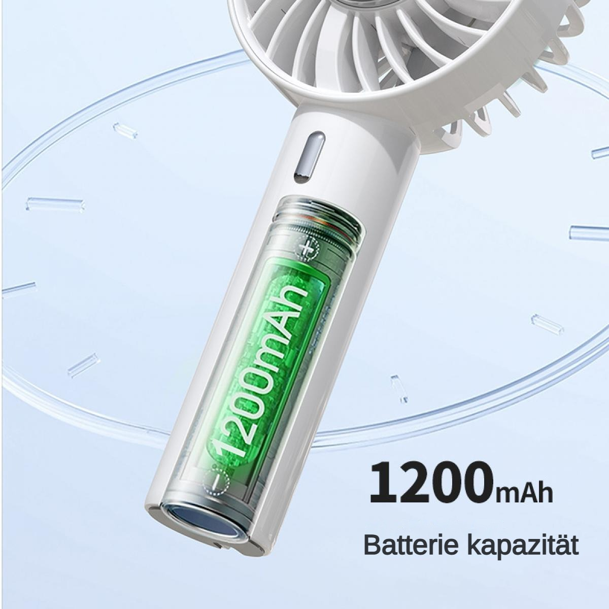 Ein weißer Handventilator mit einer sichtbaren 1200mAh Batterie.