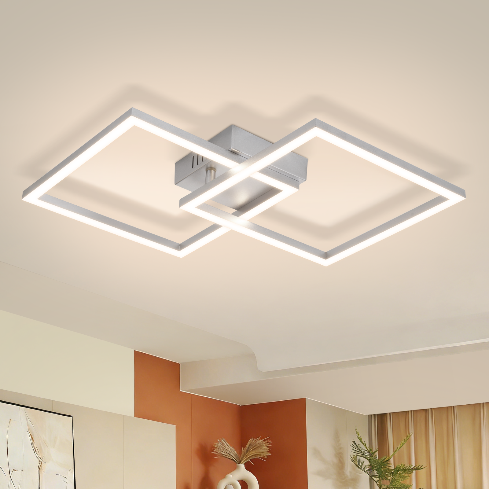 Plafoniera moderna argentata con cornici quadrate intersecanti.