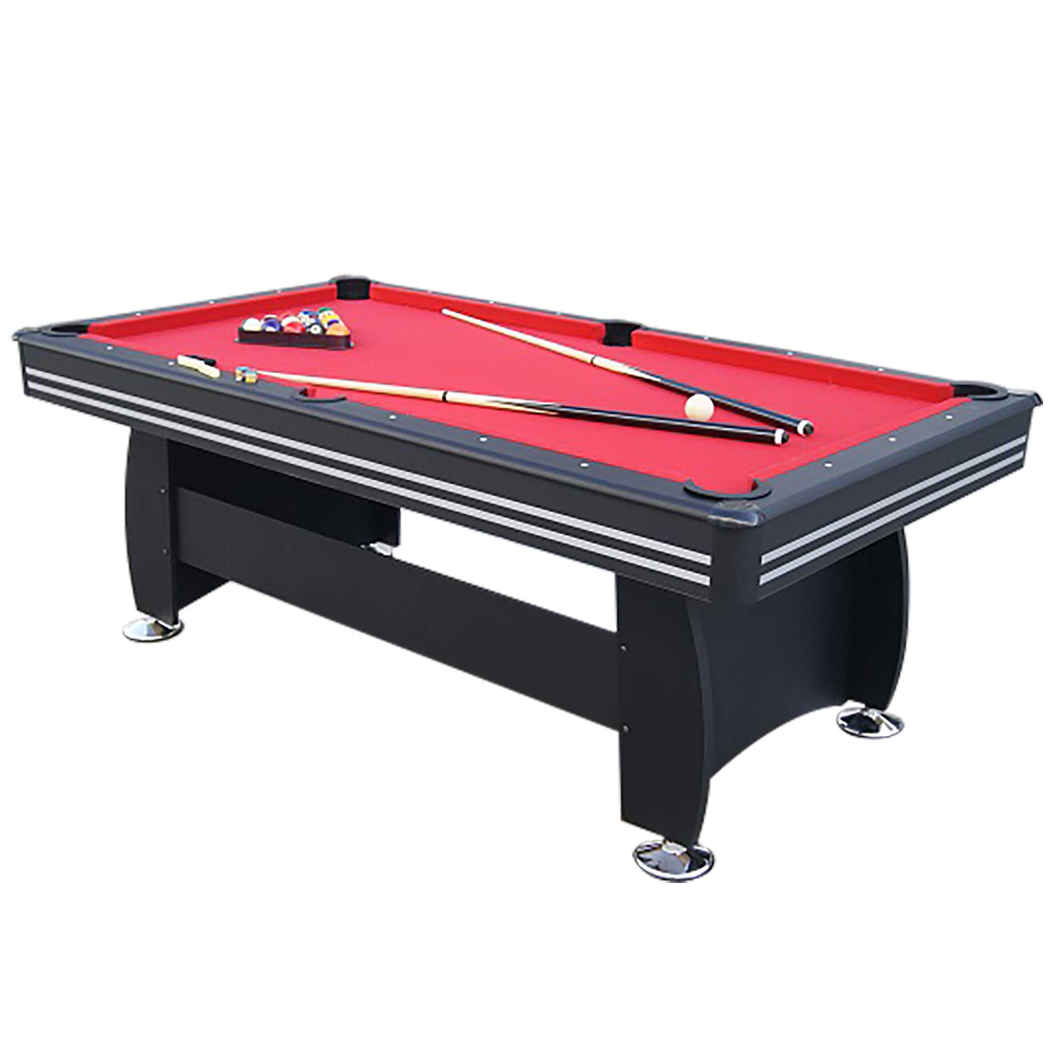 Czerwony stół bilardowy z kulami i kijami.