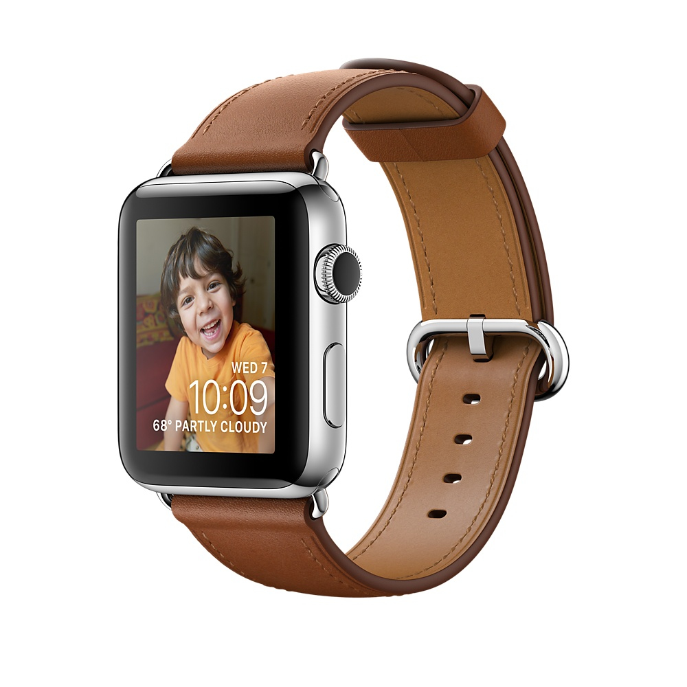 Eine silberne Smartwatch mit braunem Lederarmband zeigt ein Bild eines lächelnden Kindes.