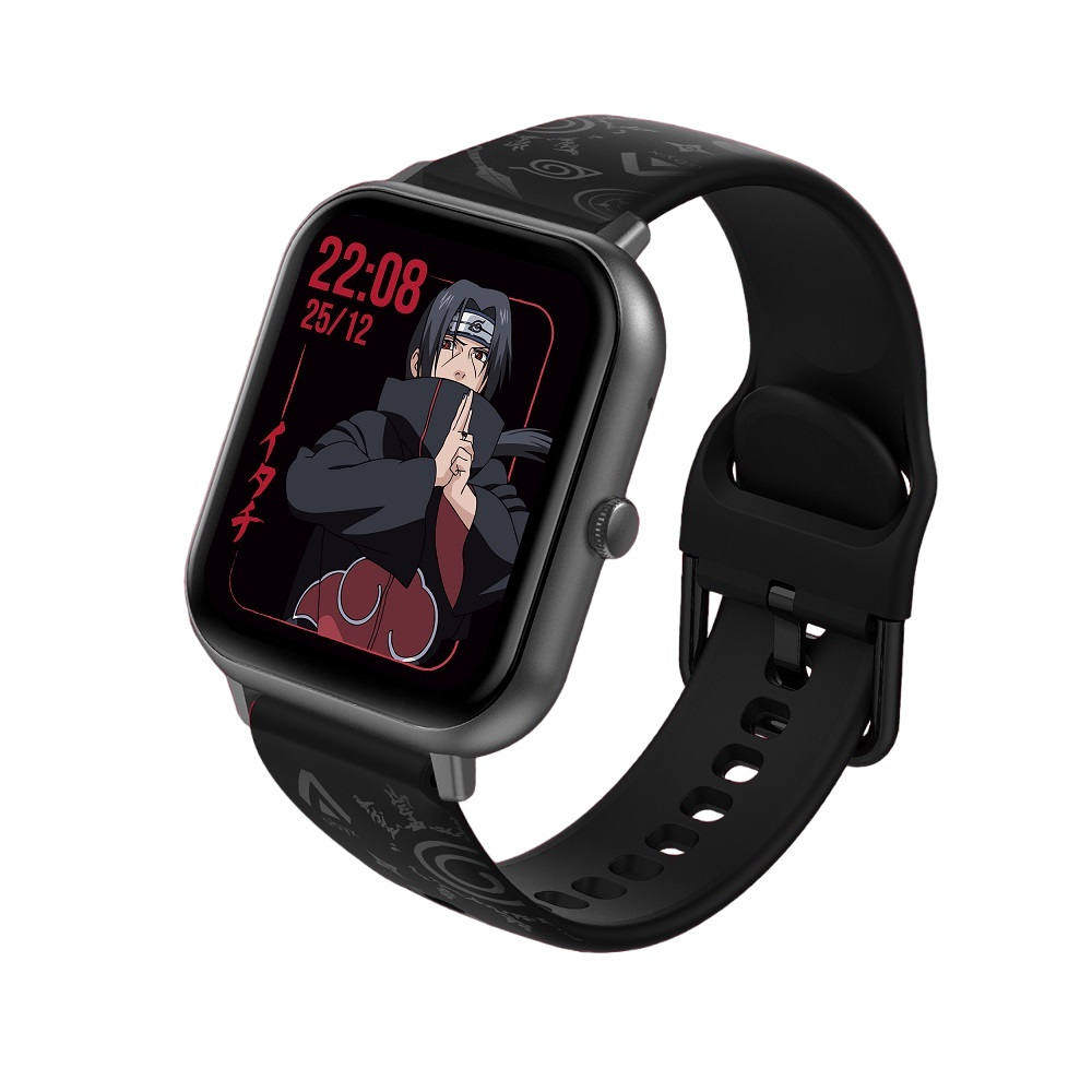 Uno smartwatch con cinturino nero che mostra Itachi Uchiha.