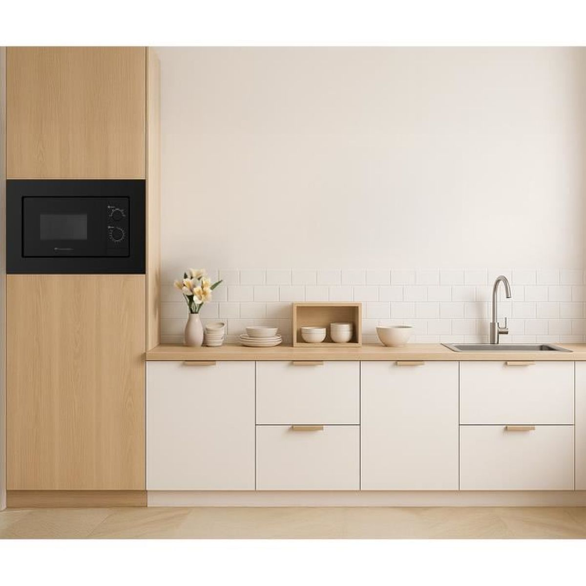 Cocina moderna con microondas empotrado, gabinetes de madera y fregadero.