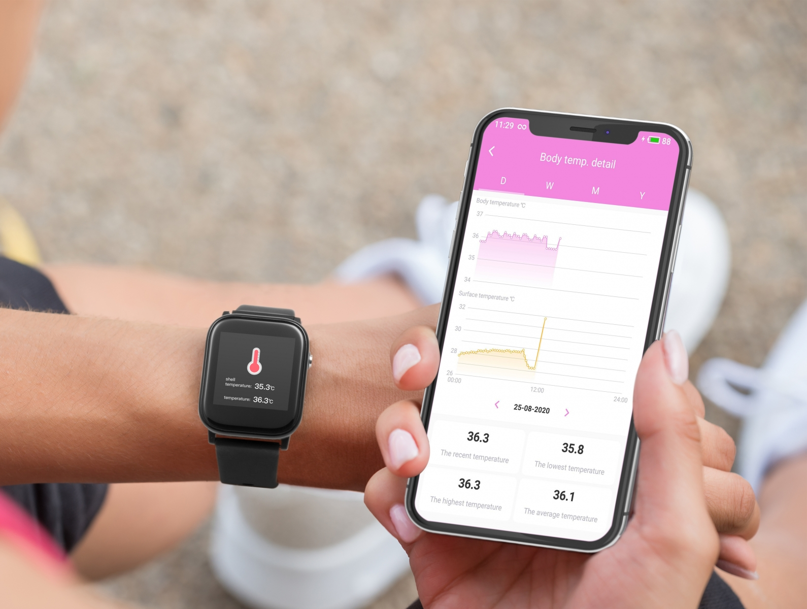 Uno smartwatch mostra 35,3°C e 36,3°C. Un telefono mostra grafici della temperatura corporea.