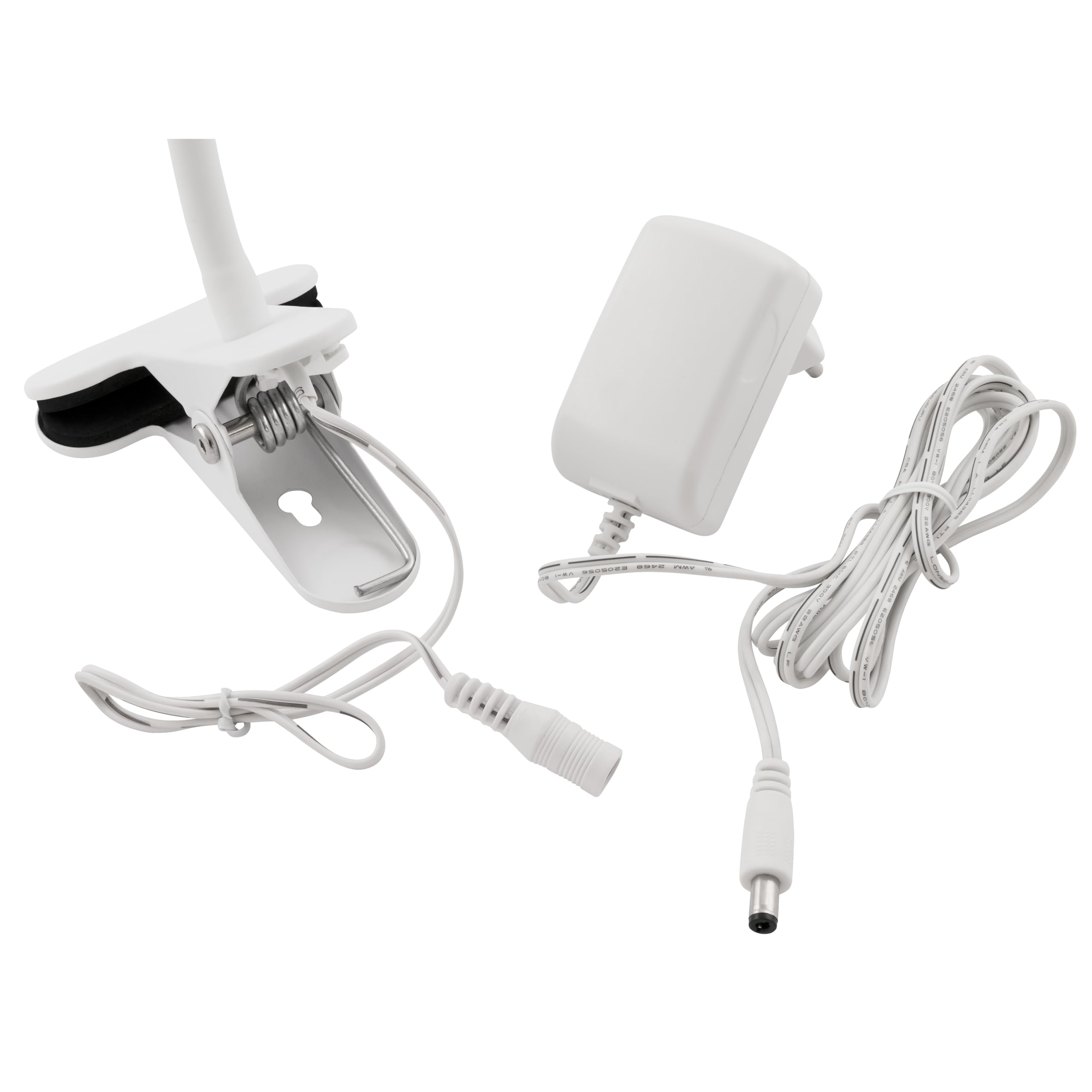 Ein weißer Netzadapter mit Kabel und eine weiße Klammer mit Kabel.