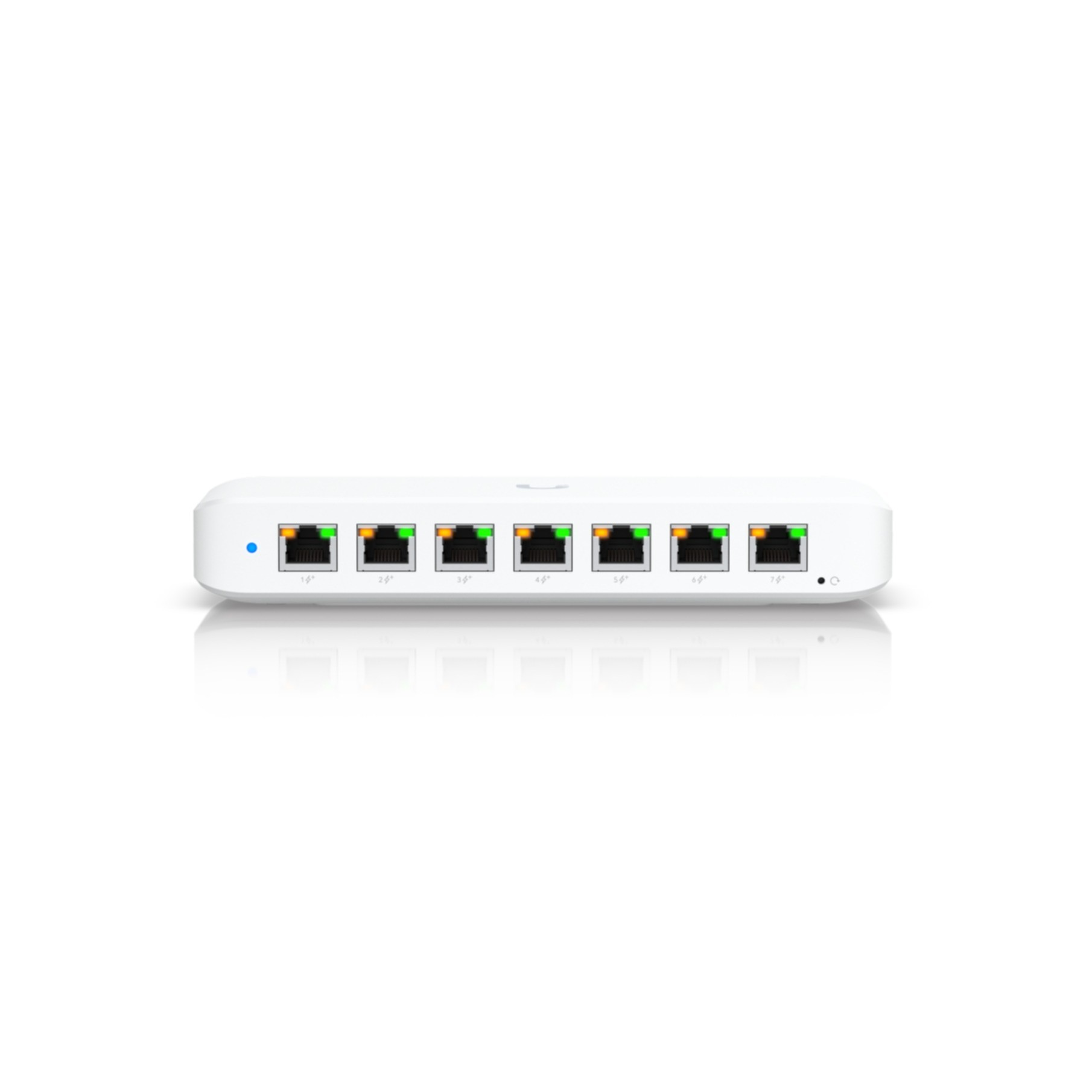 Ein weißer Netzwerk-Switch mit sieben Anschlüssen, auf einer weißen Fläche.