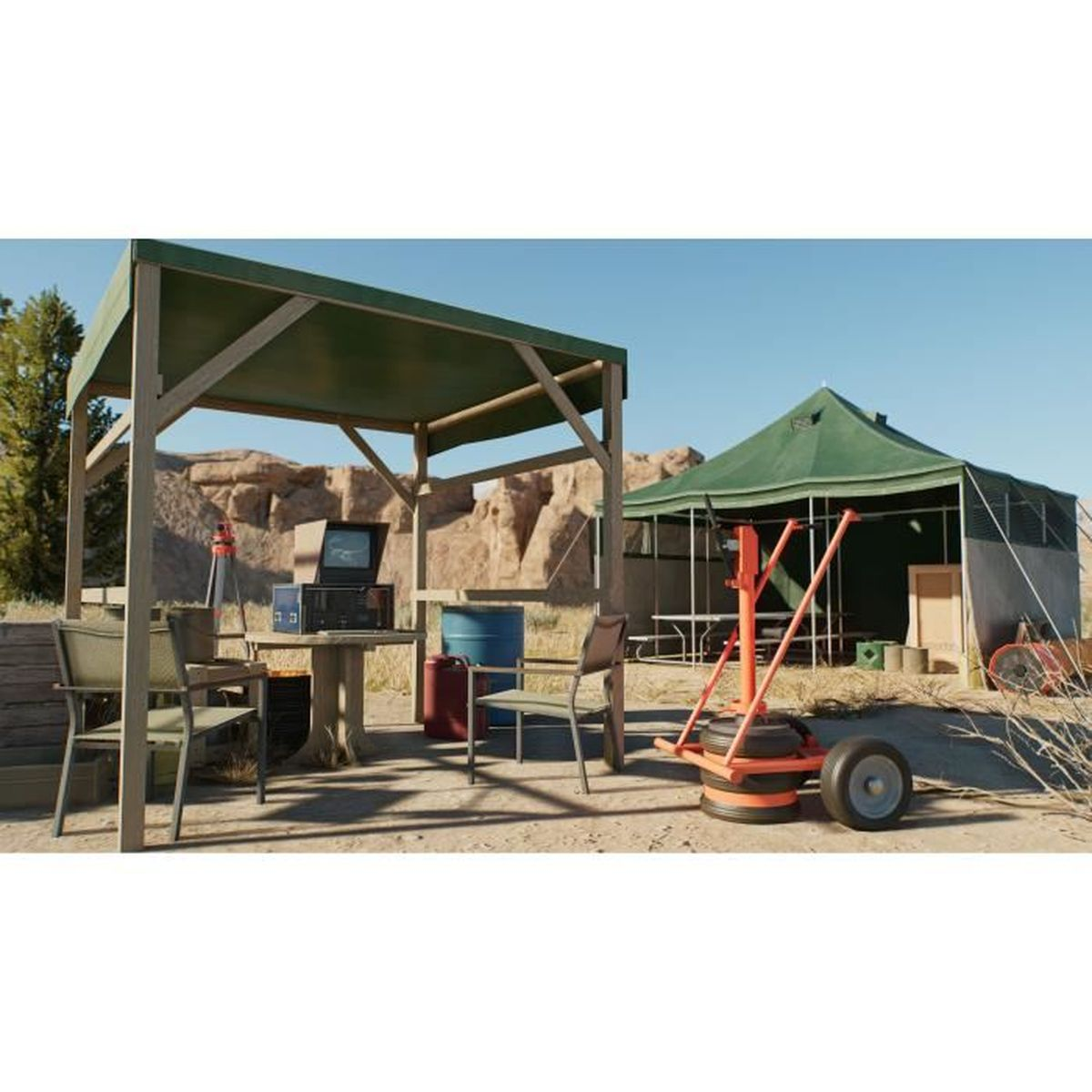 Un'area di lavoro coperta con laptop, due sedie e barili è accanto a una tenda verde.