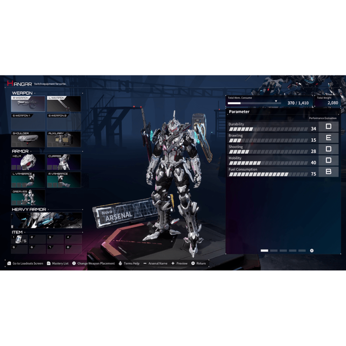 Un mech con armi e armature in un hangar, statistiche visualizzate.