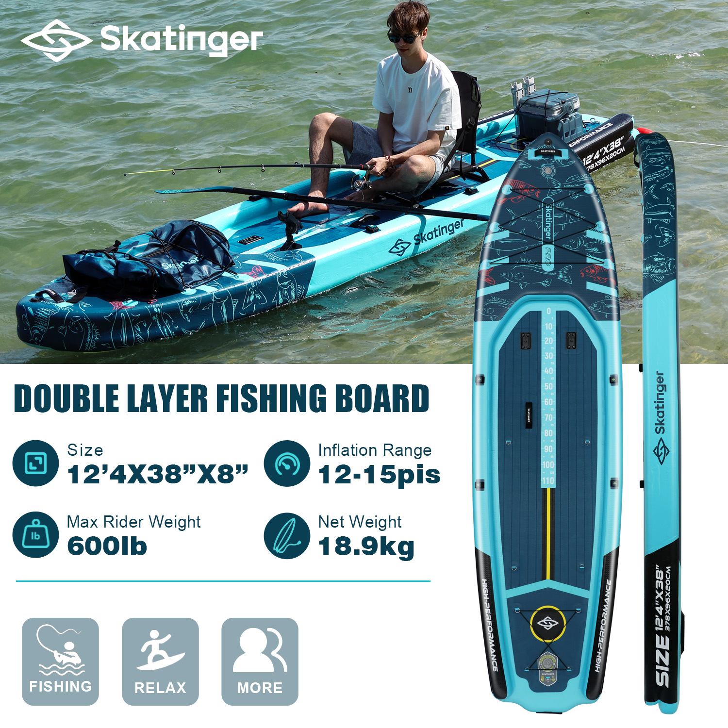 Mężczyzna łowi ryby z niebieskiej nadmuchiwanej deski wędkarskiej na wodzie.