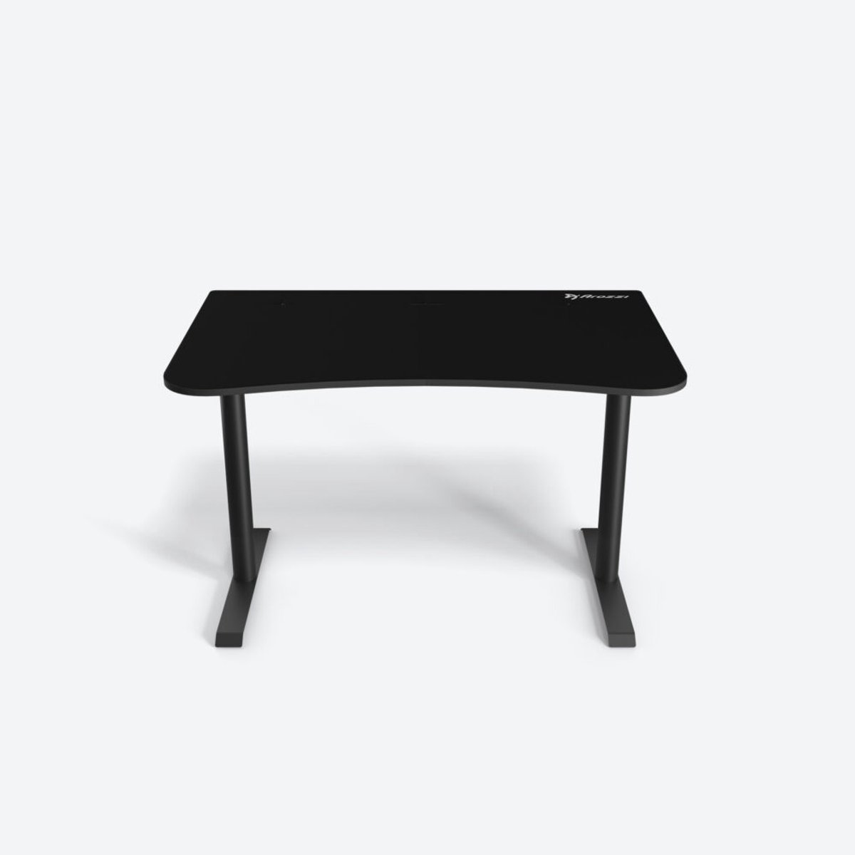 Een zwart gamingbureau met een gebogen voorrand en slanke poten.