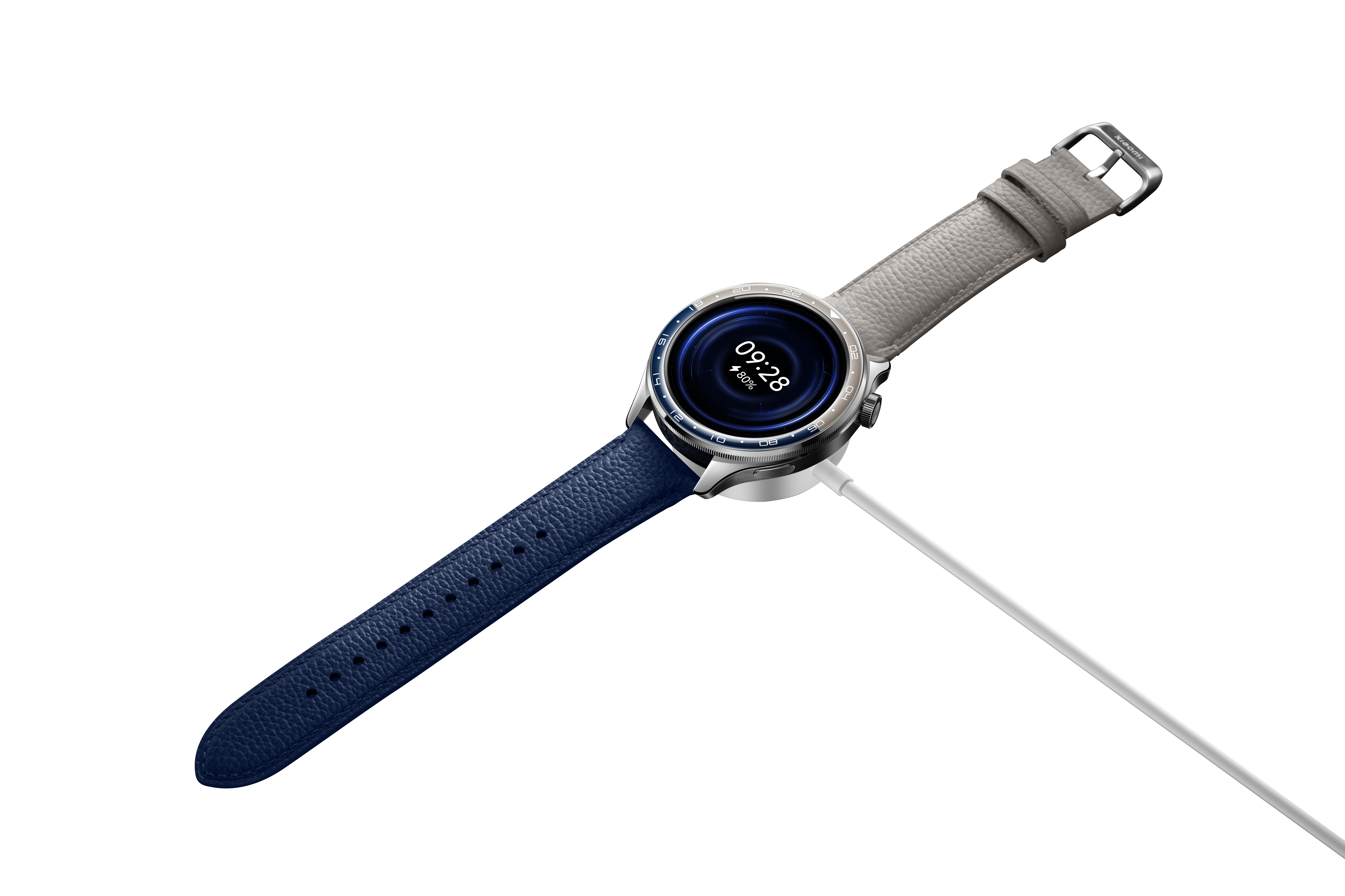 Smartwatch z niebiesko-szarym paskiem ładuje się przez biały kabel.