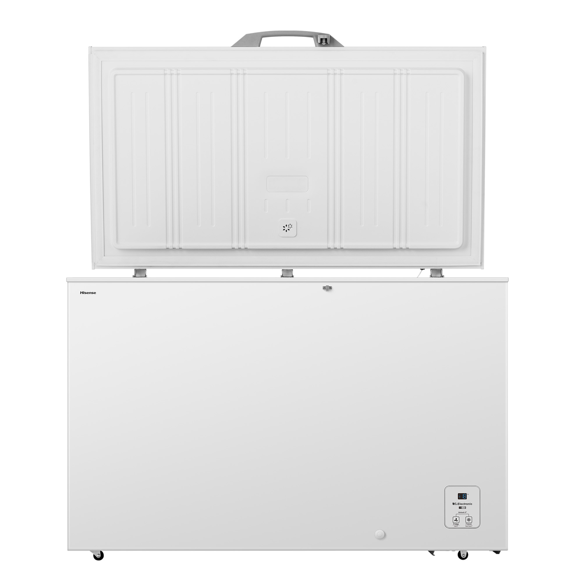 Un congelador horizontal Hisense blanco con la tapa abierta.