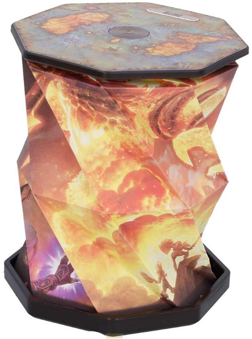 Un abat-jour octogonal avec des scènes fantastiques et une carte sur le dessus.