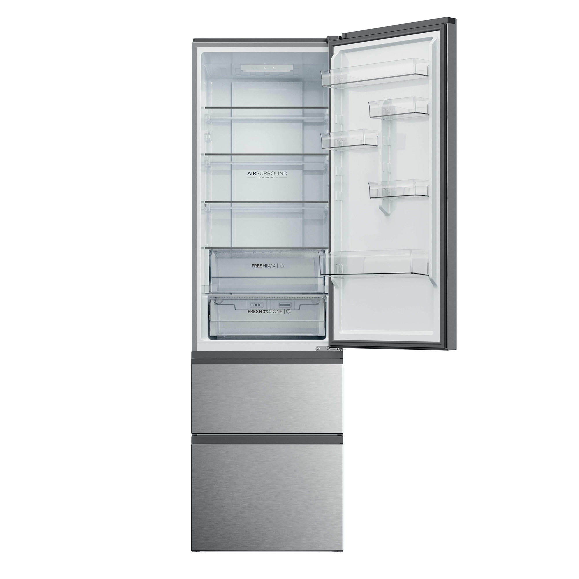 Ein offener Kühlschrank mit silbernen Türen und durchsichtigen Regalen im Inneren.