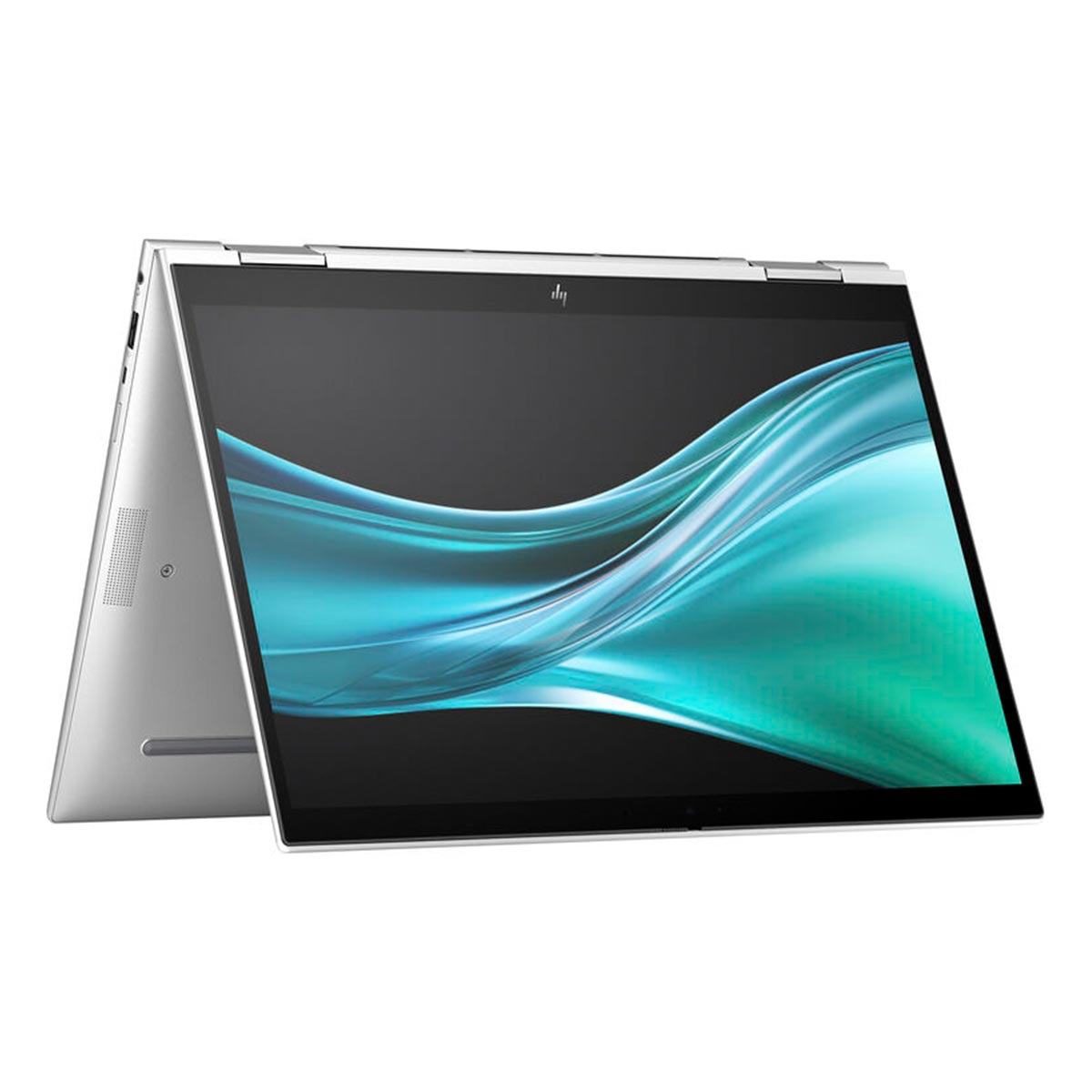 Srebrny laptop HP z otwartym ekranem, wyświetlający niebieski abstrakcyjny wzór.